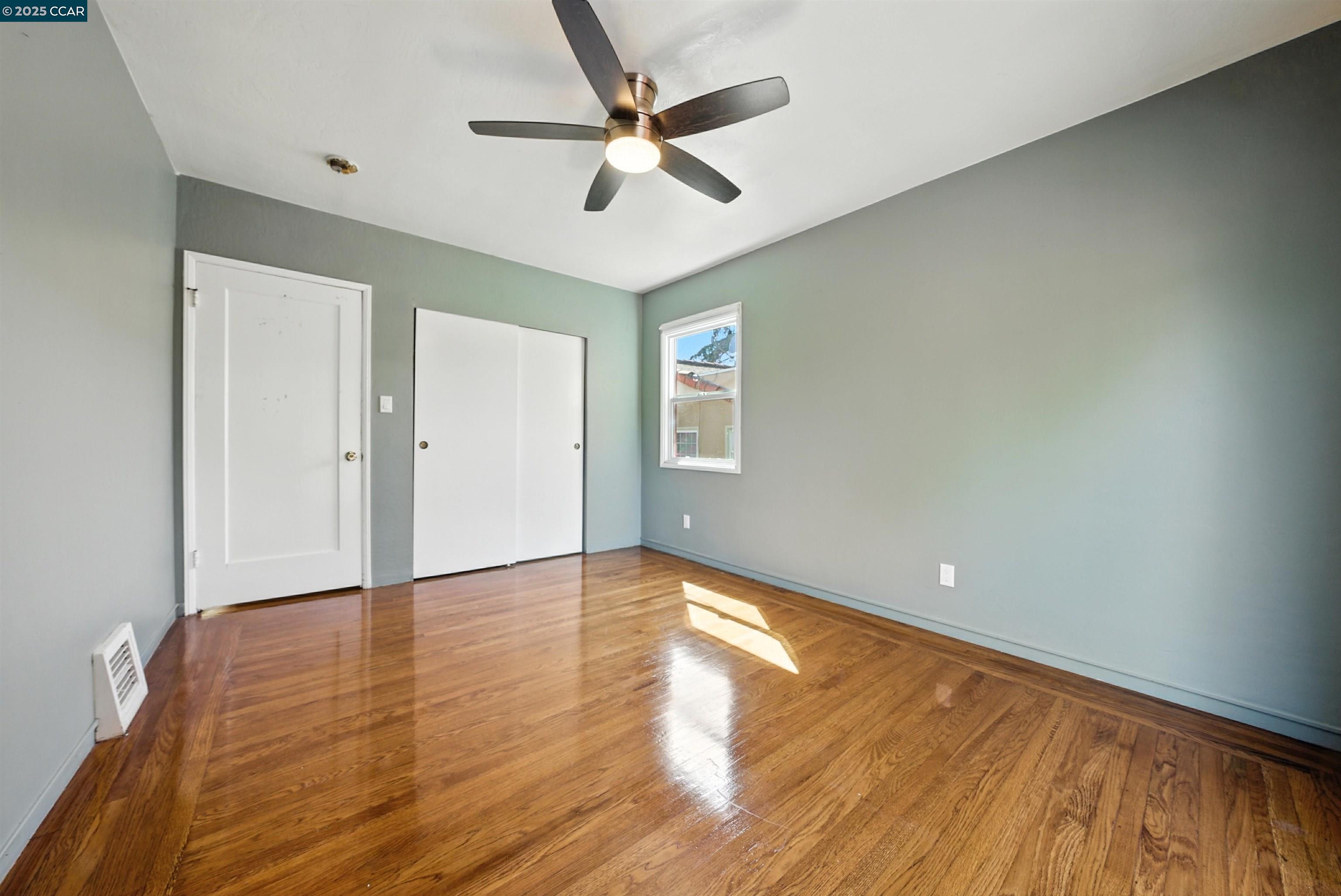 Detail Gallery Image 18 of 39 For 7420 Sunkist Dr, Oakland,  CA 94605 - 3 Beds | 2 Baths