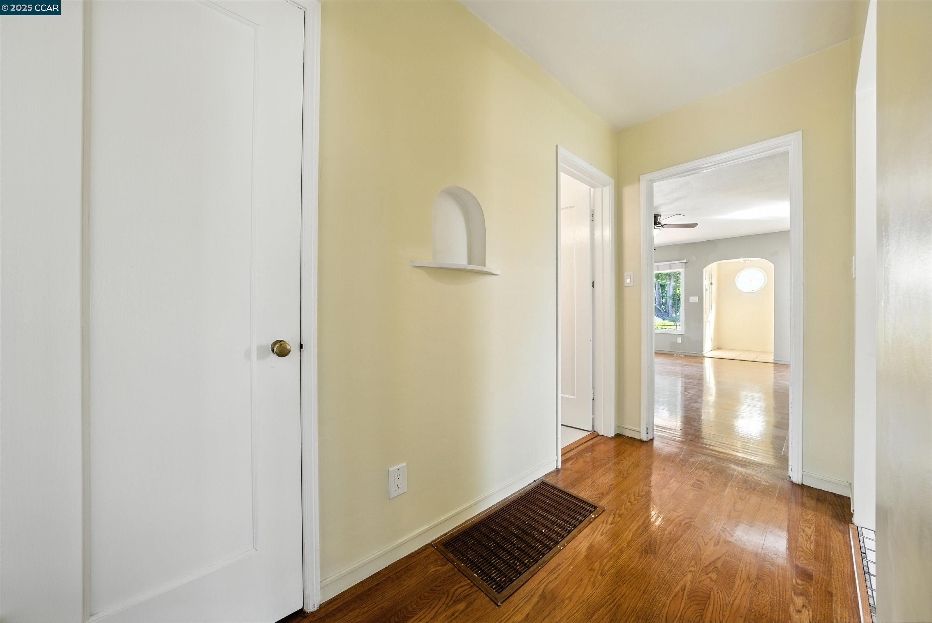 Detail Gallery Image 19 of 39 For 7420 Sunkist Dr, Oakland,  CA 94605 - 3 Beds | 2 Baths