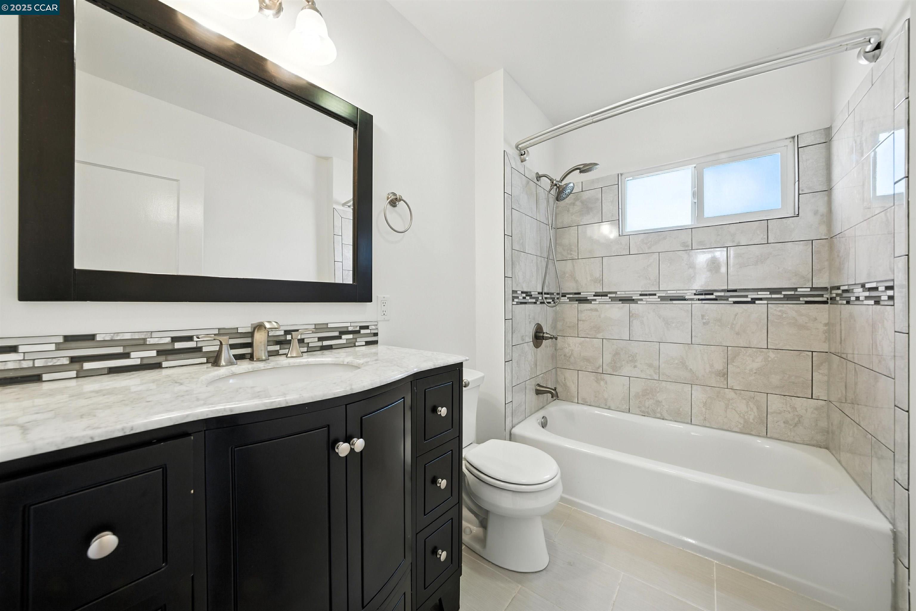 Detail Gallery Image 20 of 39 For 7420 Sunkist Dr, Oakland,  CA 94605 - 3 Beds | 2 Baths