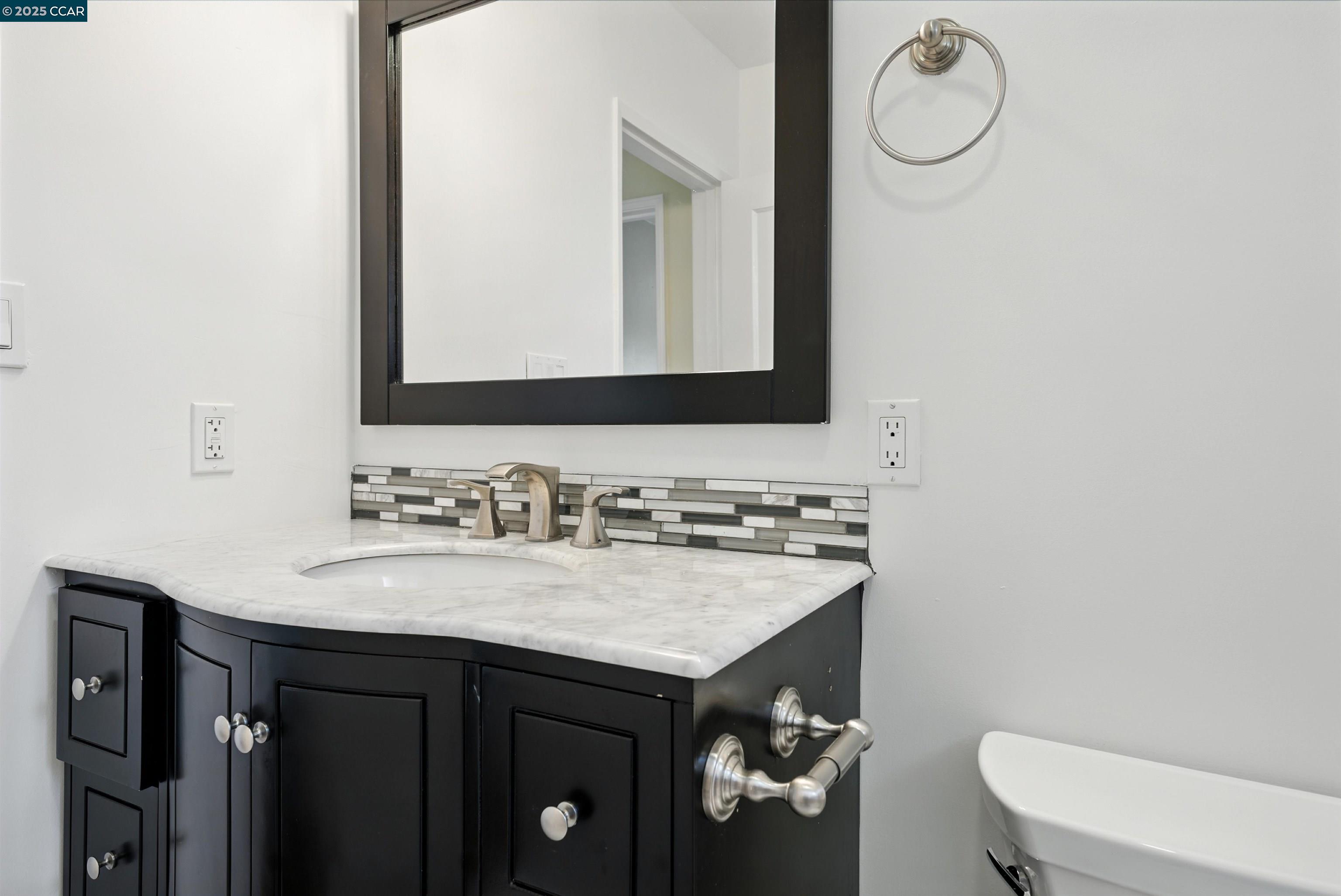 Detail Gallery Image 21 of 39 For 7420 Sunkist Dr, Oakland,  CA 94605 - 3 Beds | 2 Baths
