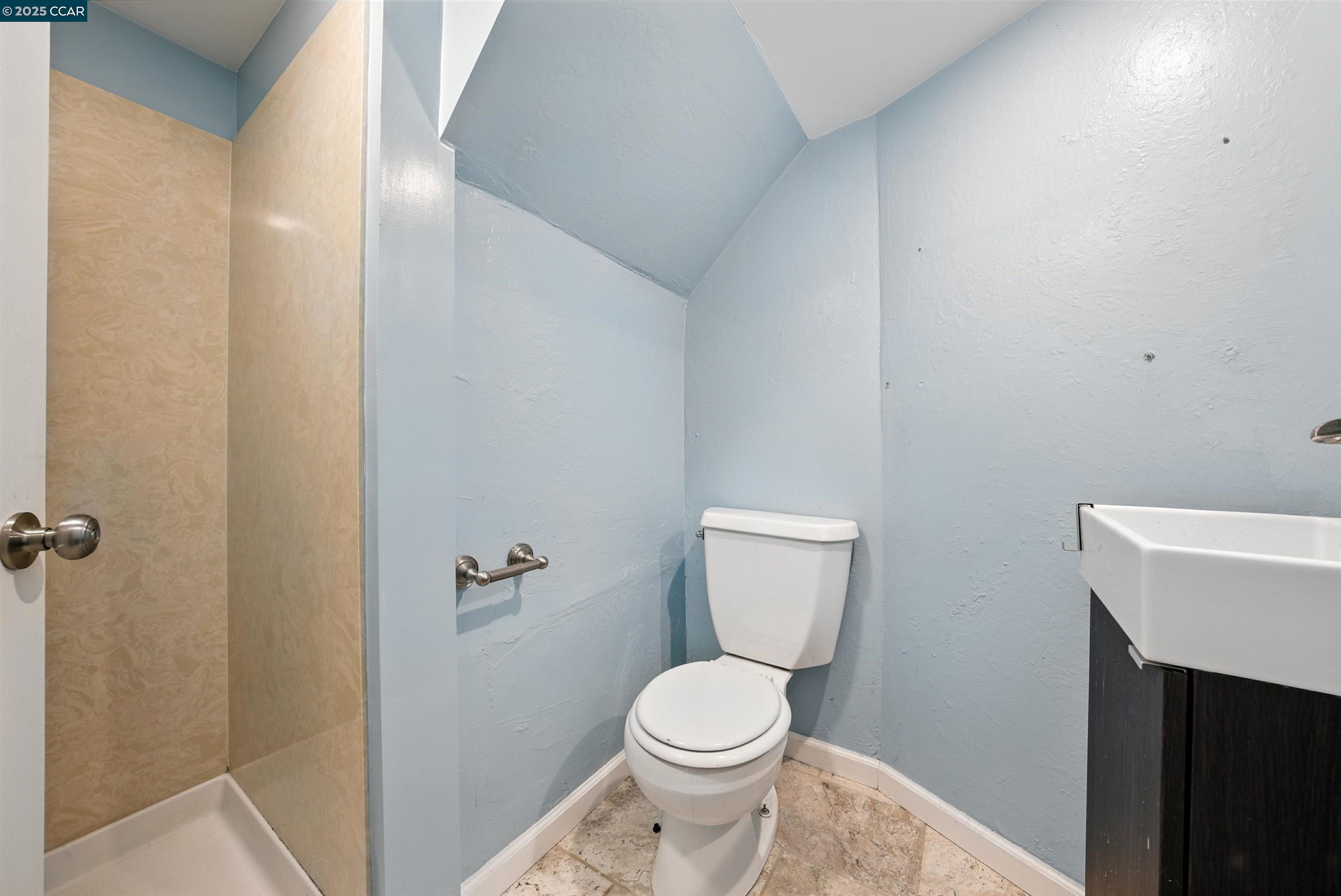 Detail Gallery Image 26 of 39 For 7420 Sunkist Dr, Oakland,  CA 94605 - 3 Beds | 2 Baths