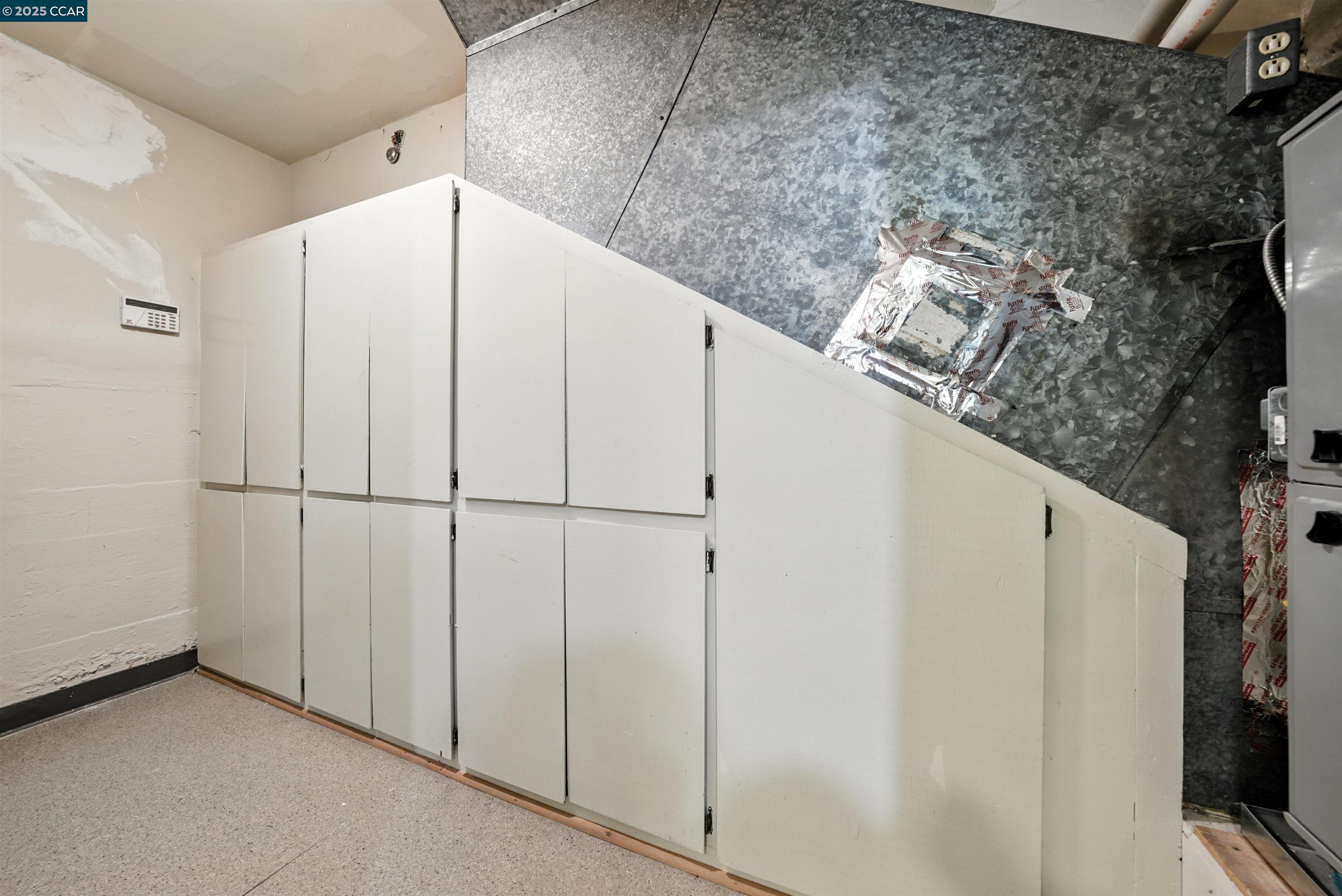 Detail Gallery Image 27 of 39 For 7420 Sunkist Dr, Oakland,  CA 94605 - 3 Beds | 2 Baths