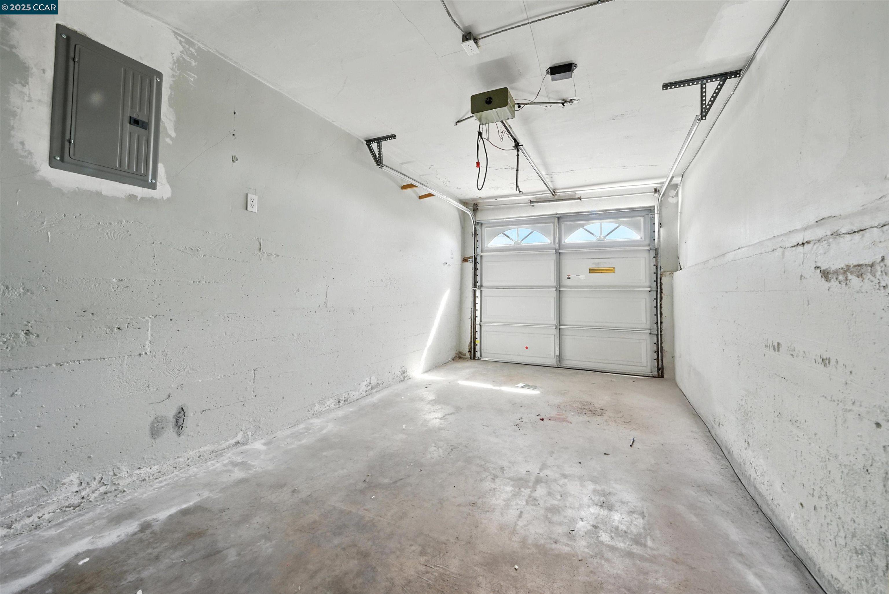 Detail Gallery Image 28 of 39 For 7420 Sunkist Dr, Oakland,  CA 94605 - 3 Beds | 2 Baths