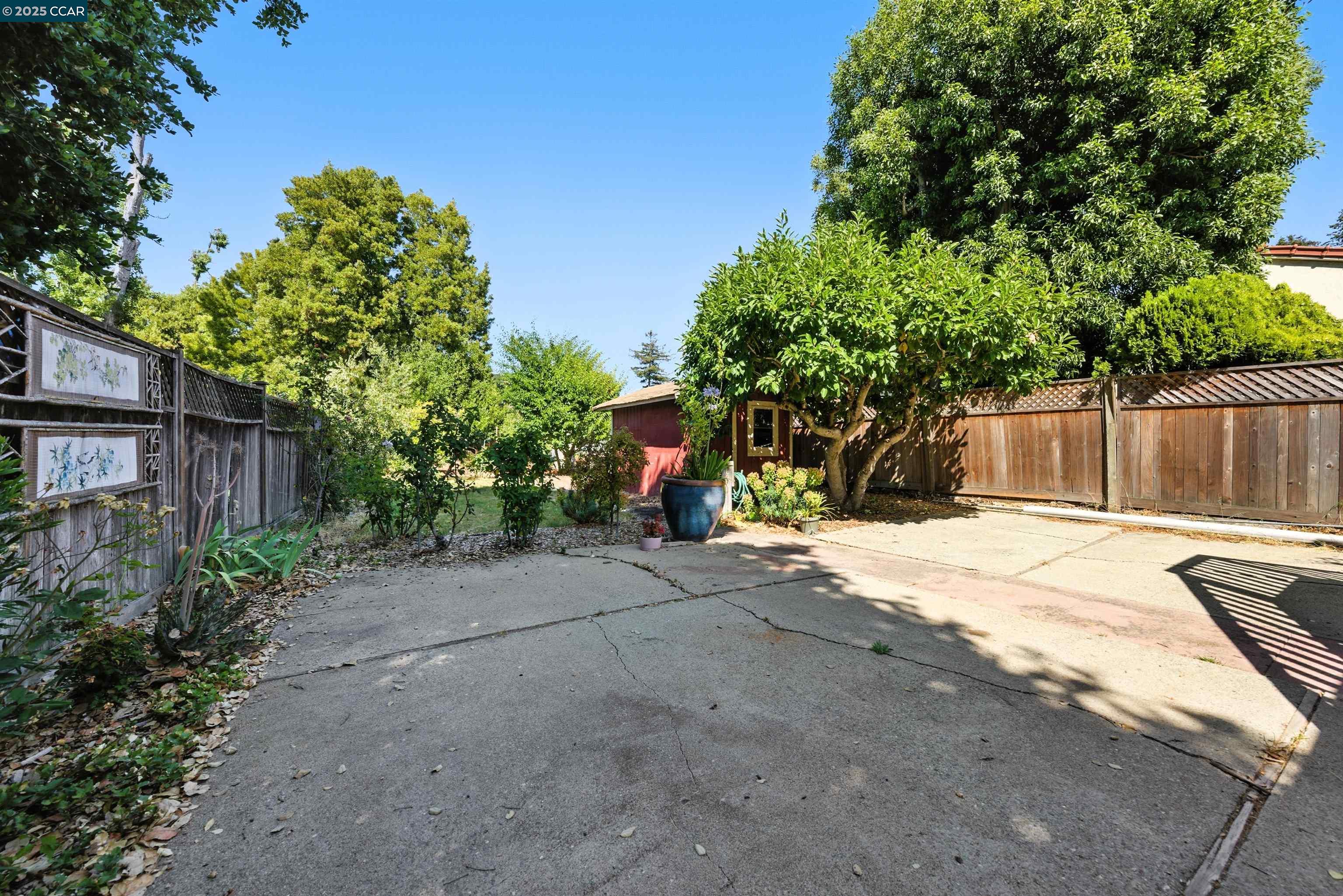 Detail Gallery Image 32 of 39 For 7420 Sunkist Dr, Oakland,  CA 94605 - 3 Beds | 2 Baths