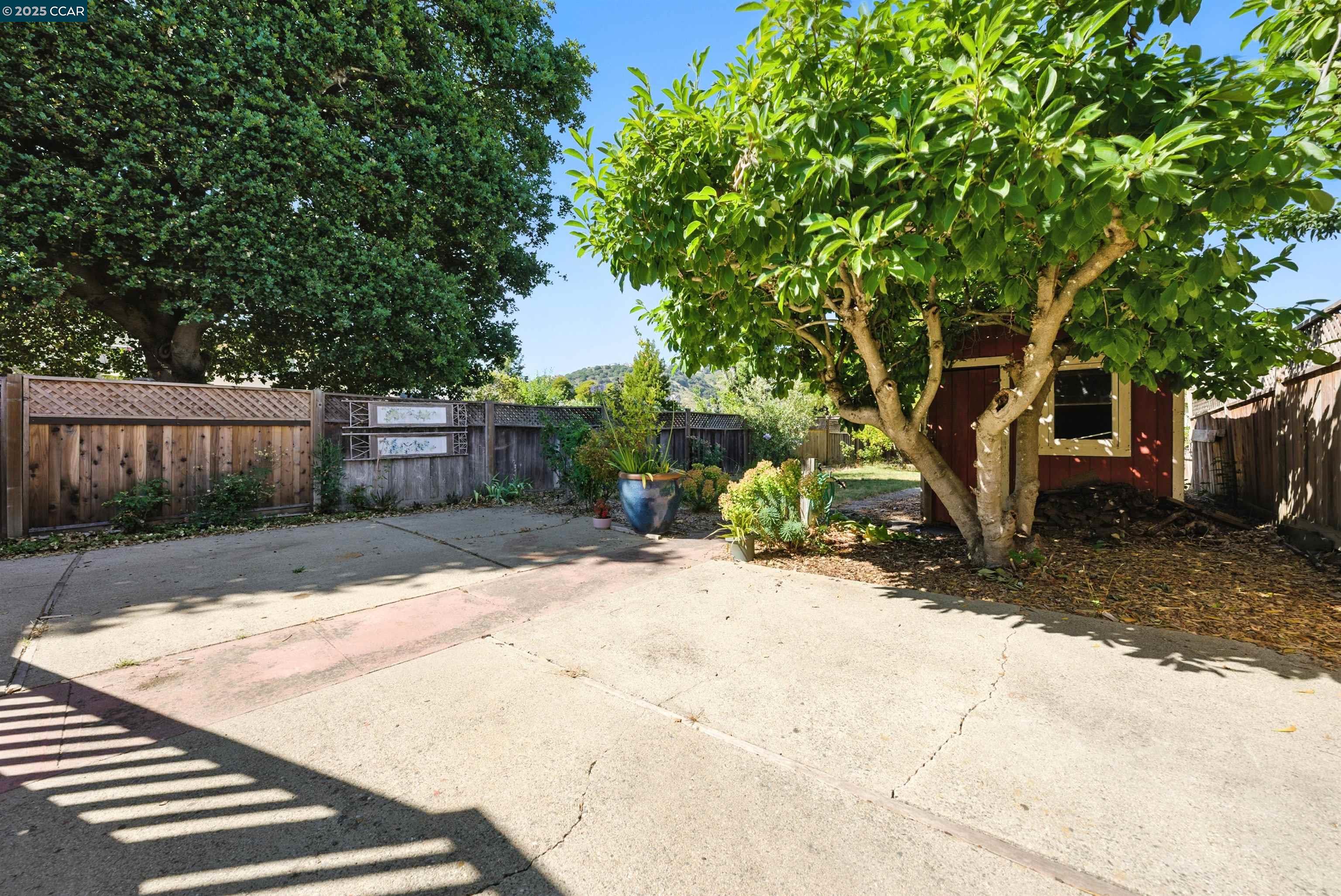 Detail Gallery Image 33 of 39 For 7420 Sunkist Dr, Oakland,  CA 94605 - 3 Beds | 2 Baths