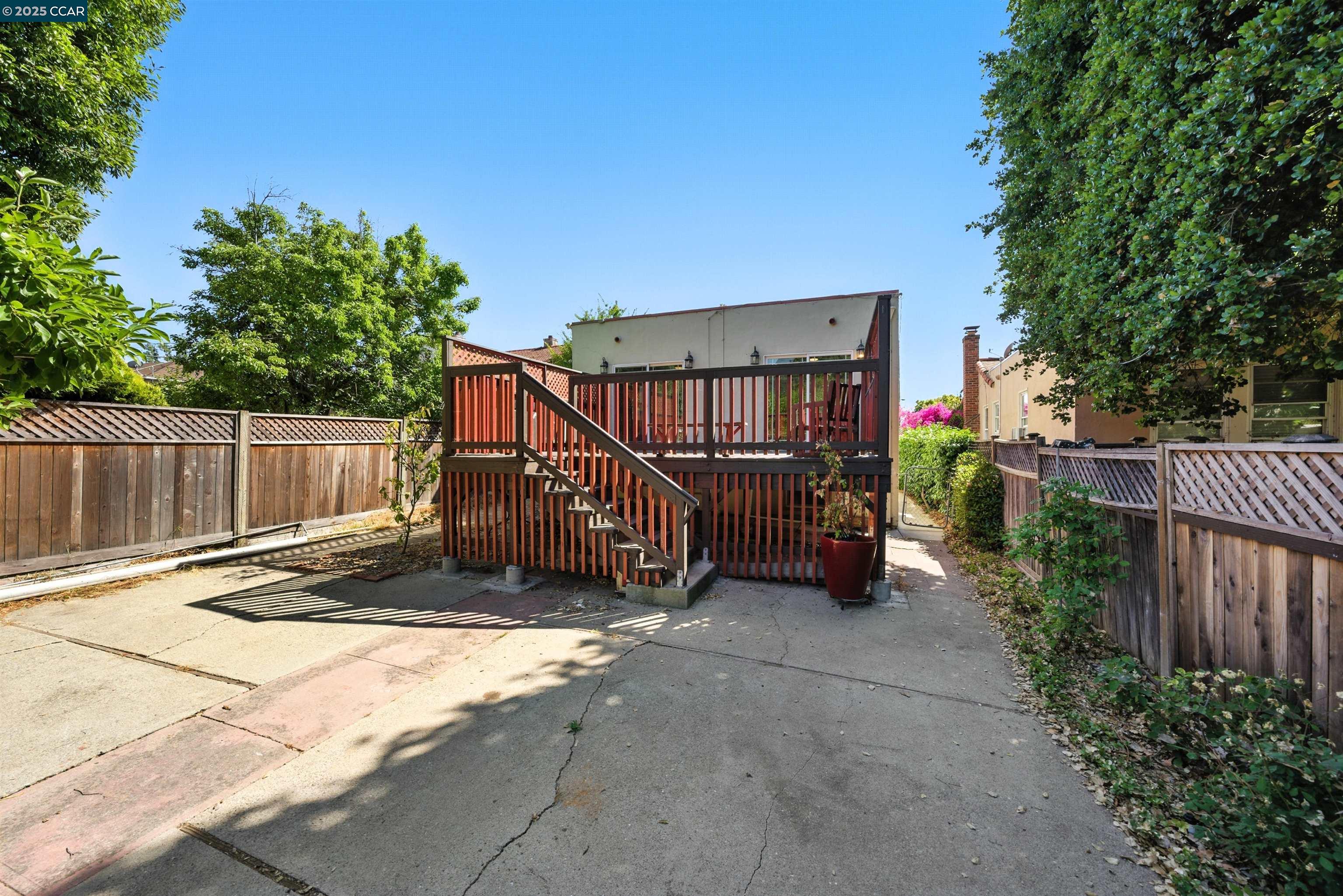 Detail Gallery Image 35 of 39 For 7420 Sunkist Dr, Oakland,  CA 94605 - 3 Beds | 2 Baths