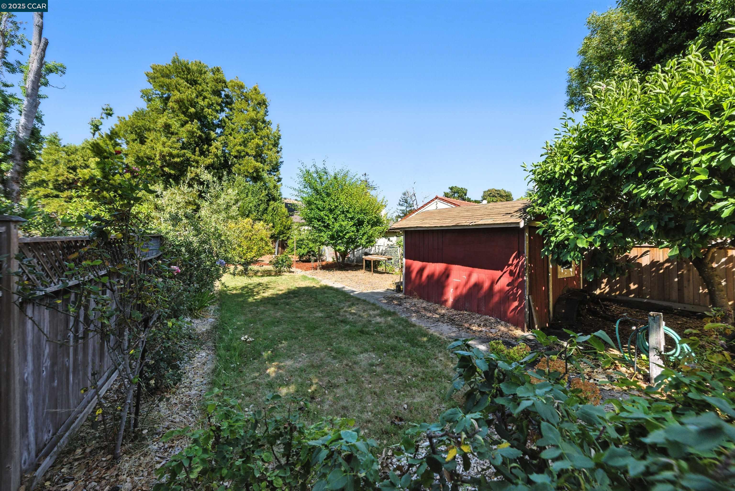 Detail Gallery Image 36 of 39 For 7420 Sunkist Dr, Oakland,  CA 94605 - 3 Beds | 2 Baths