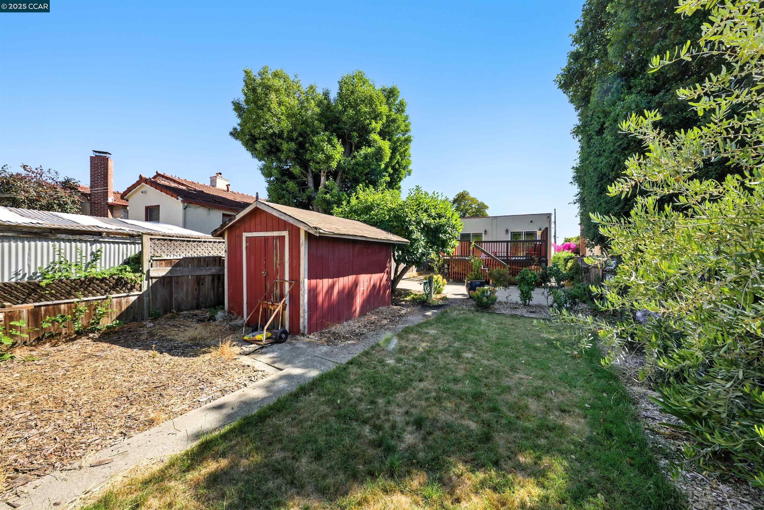 Detail Gallery Image 37 of 39 For 7420 Sunkist Dr, Oakland,  CA 94605 - 3 Beds | 2 Baths