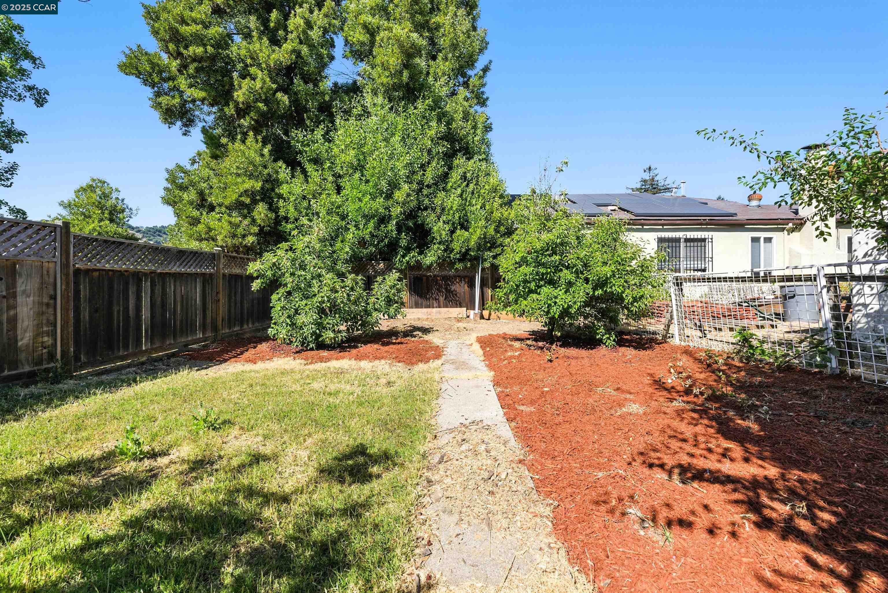 Detail Gallery Image 38 of 39 For 7420 Sunkist Dr, Oakland,  CA 94605 - 3 Beds | 2 Baths