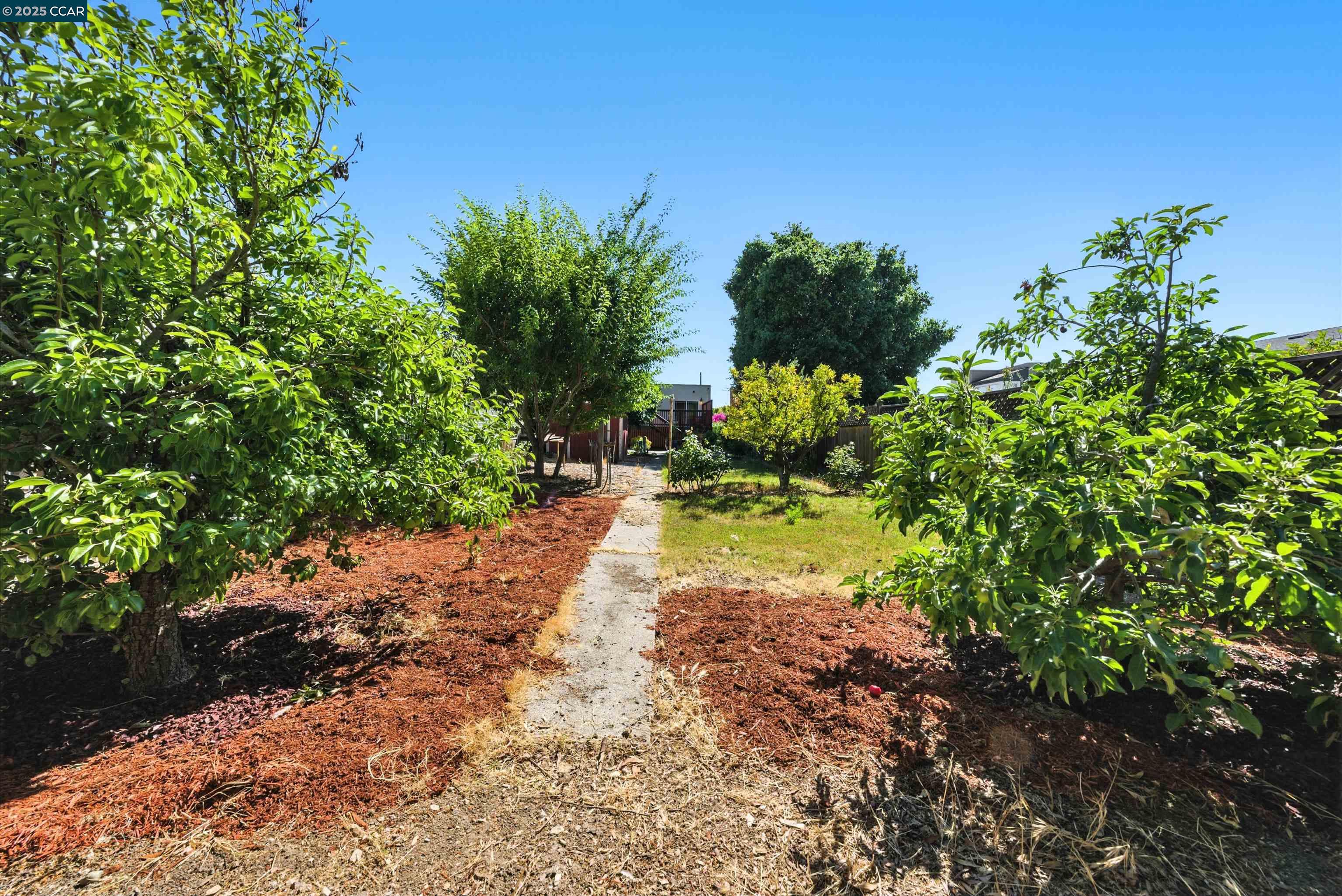 Detail Gallery Image 39 of 39 For 7420 Sunkist Dr, Oakland,  CA 94605 - 3 Beds | 2 Baths