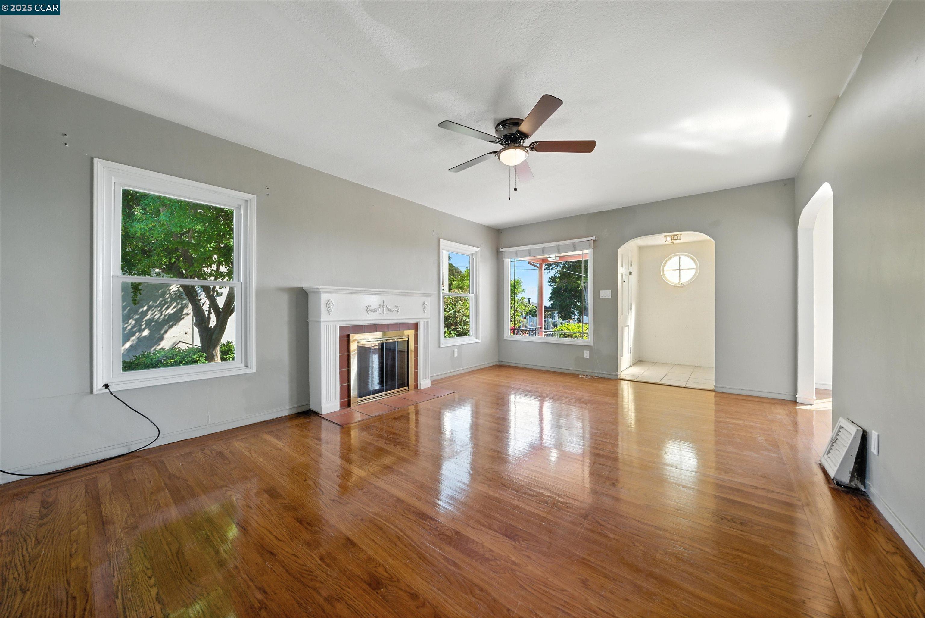 Detail Gallery Image 5 of 39 For 7420 Sunkist Dr, Oakland,  CA 94605 - 3 Beds | 2 Baths