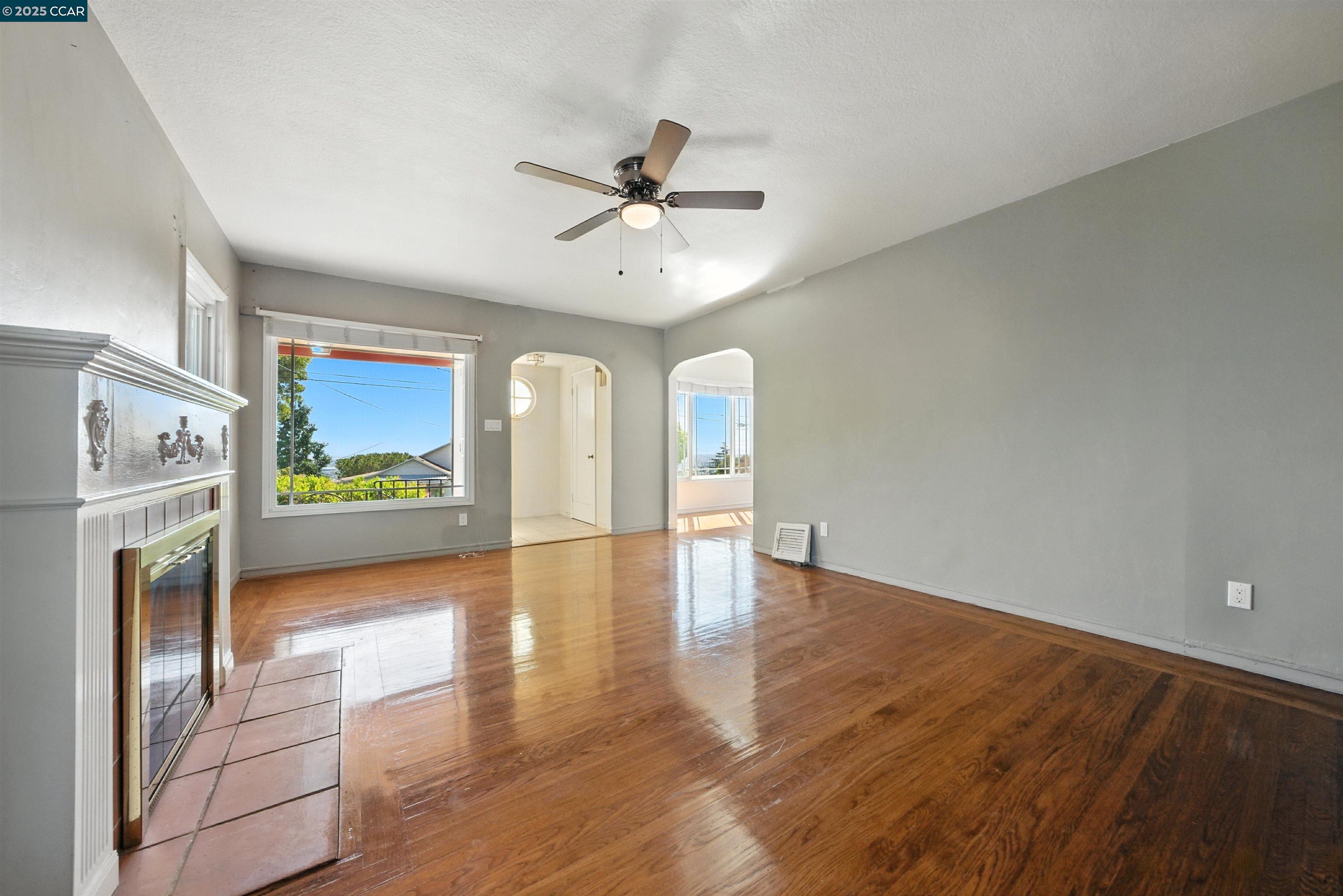 Detail Gallery Image 6 of 39 For 7420 Sunkist Dr, Oakland,  CA 94605 - 3 Beds | 2 Baths