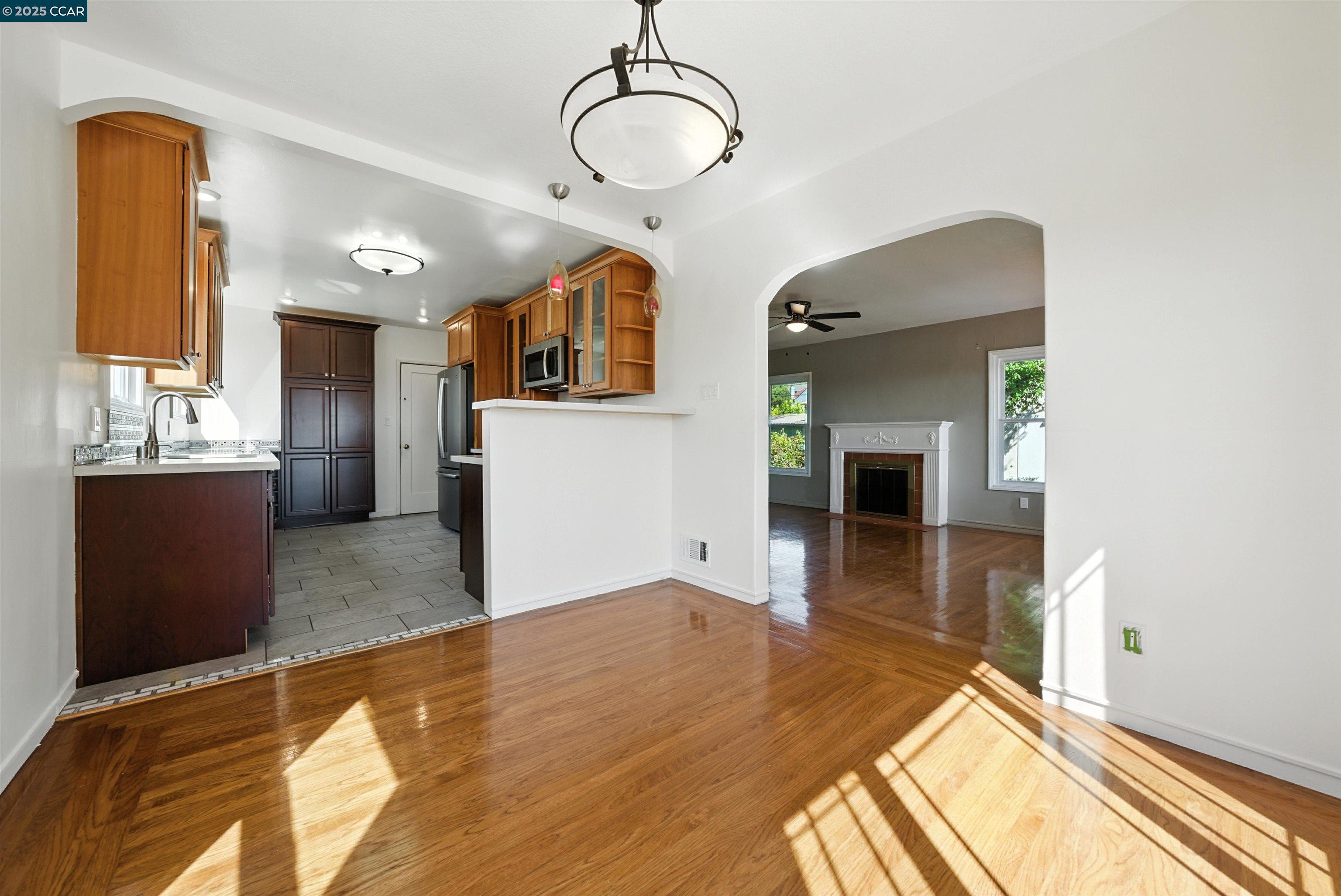 Detail Gallery Image 8 of 39 For 7420 Sunkist Dr, Oakland,  CA 94605 - 3 Beds | 2 Baths