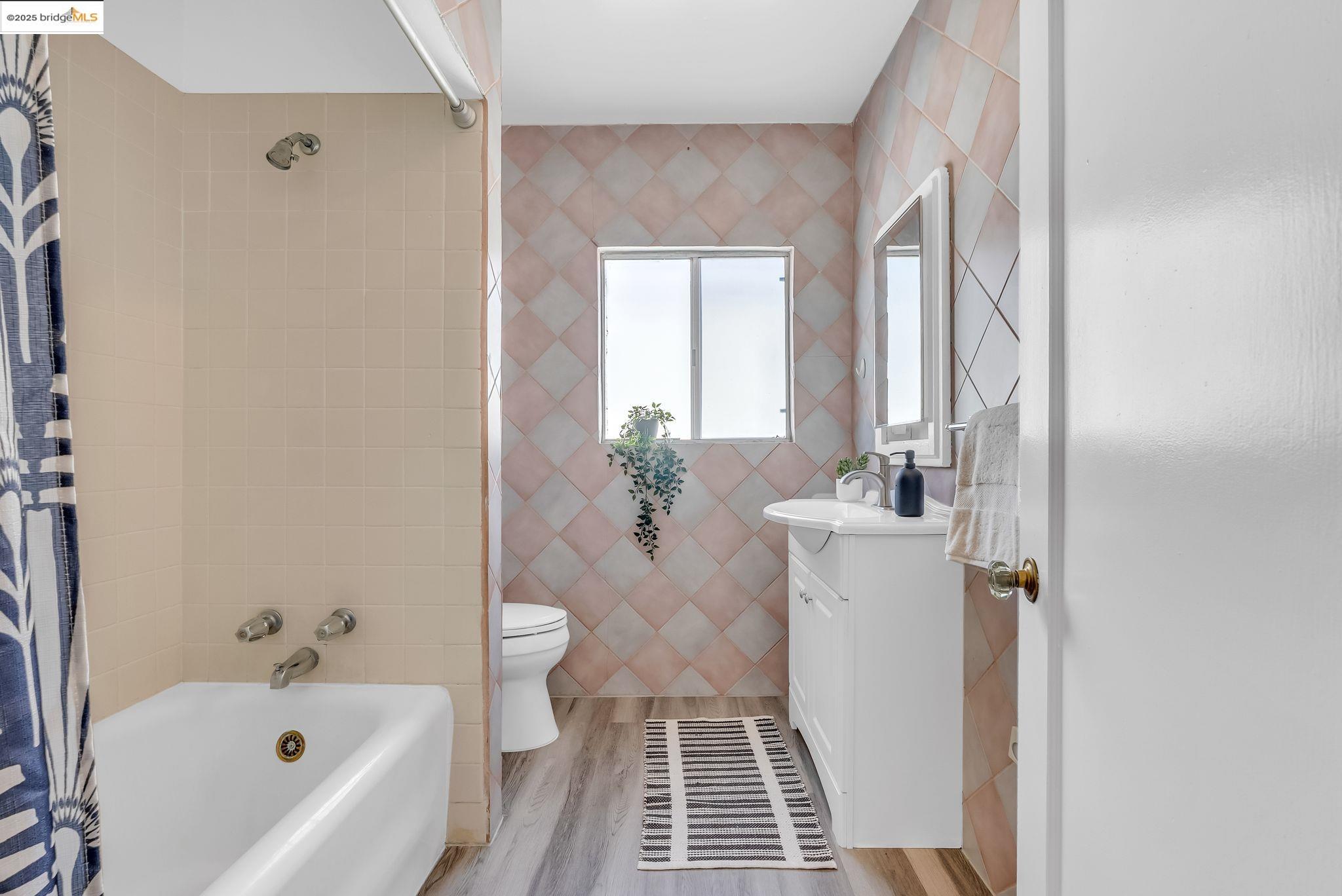 Detail Gallery Image 12 of 44 For 6141 Mauritania Ave, Oakland,  CA 94605 - 2 Beds | 1 Baths