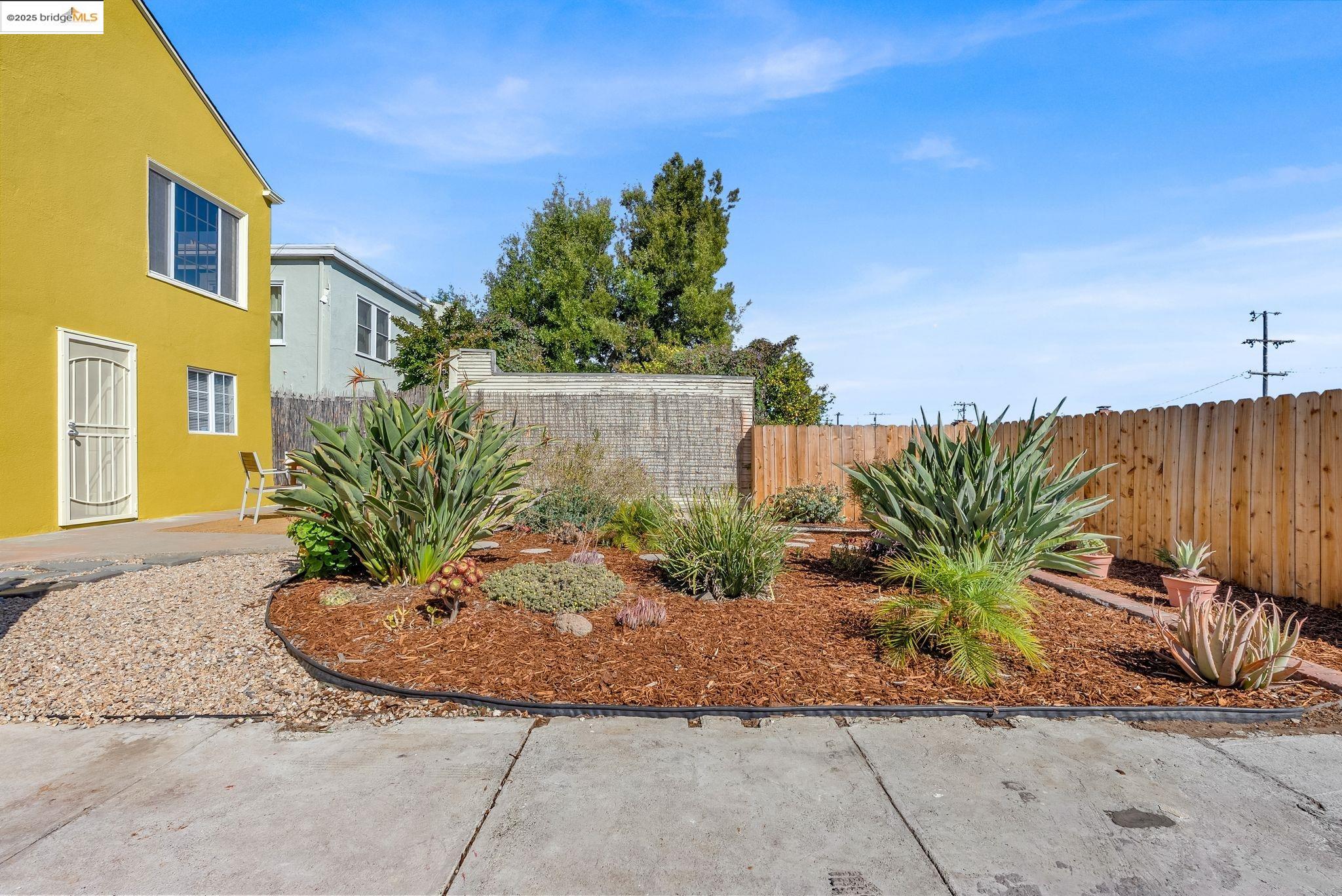 Detail Gallery Image 30 of 44 For 6141 Mauritania Ave, Oakland,  CA 94605 - 2 Beds | 1 Baths