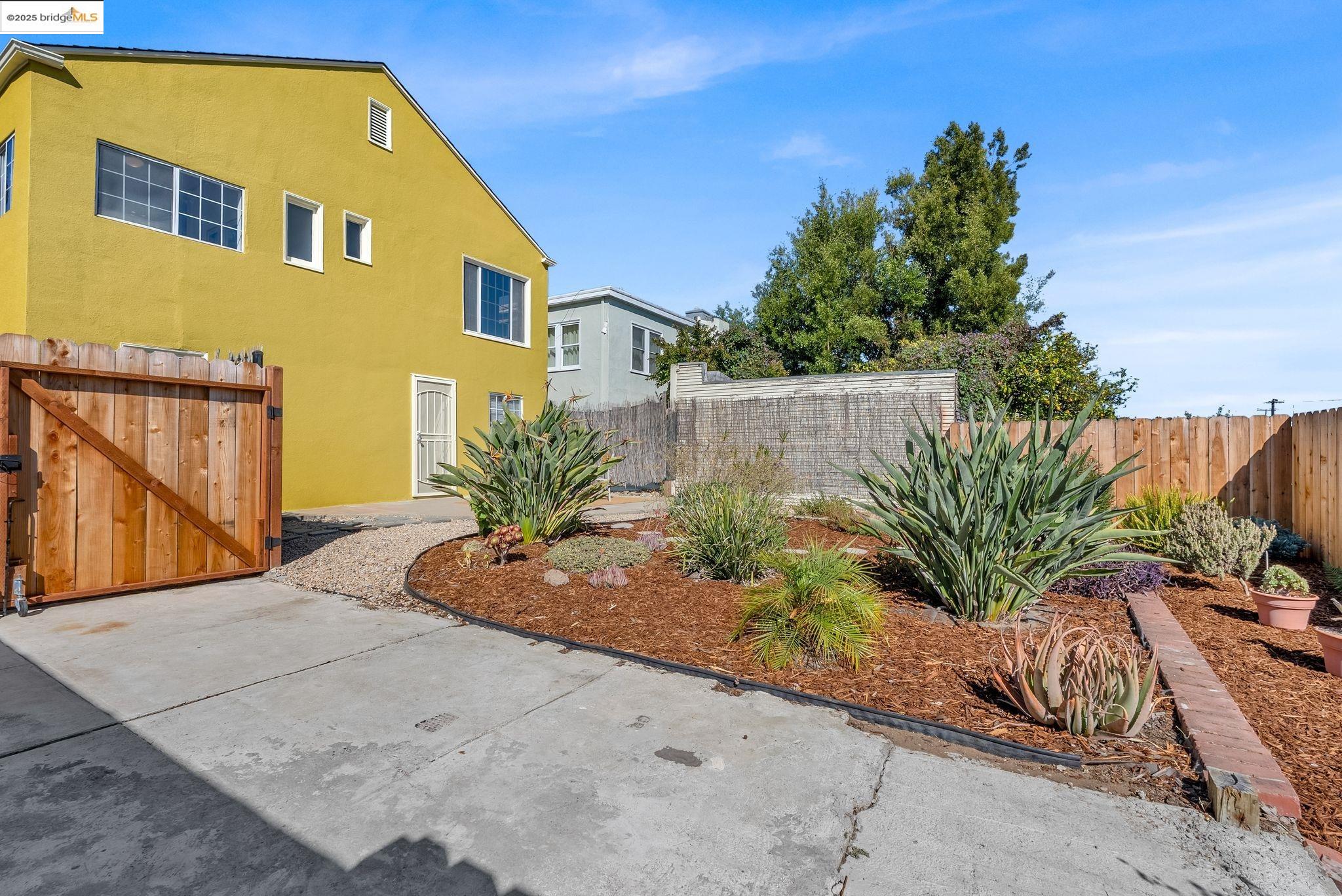 Detail Gallery Image 31 of 44 For 6141 Mauritania Ave, Oakland,  CA 94605 - 2 Beds | 1 Baths
