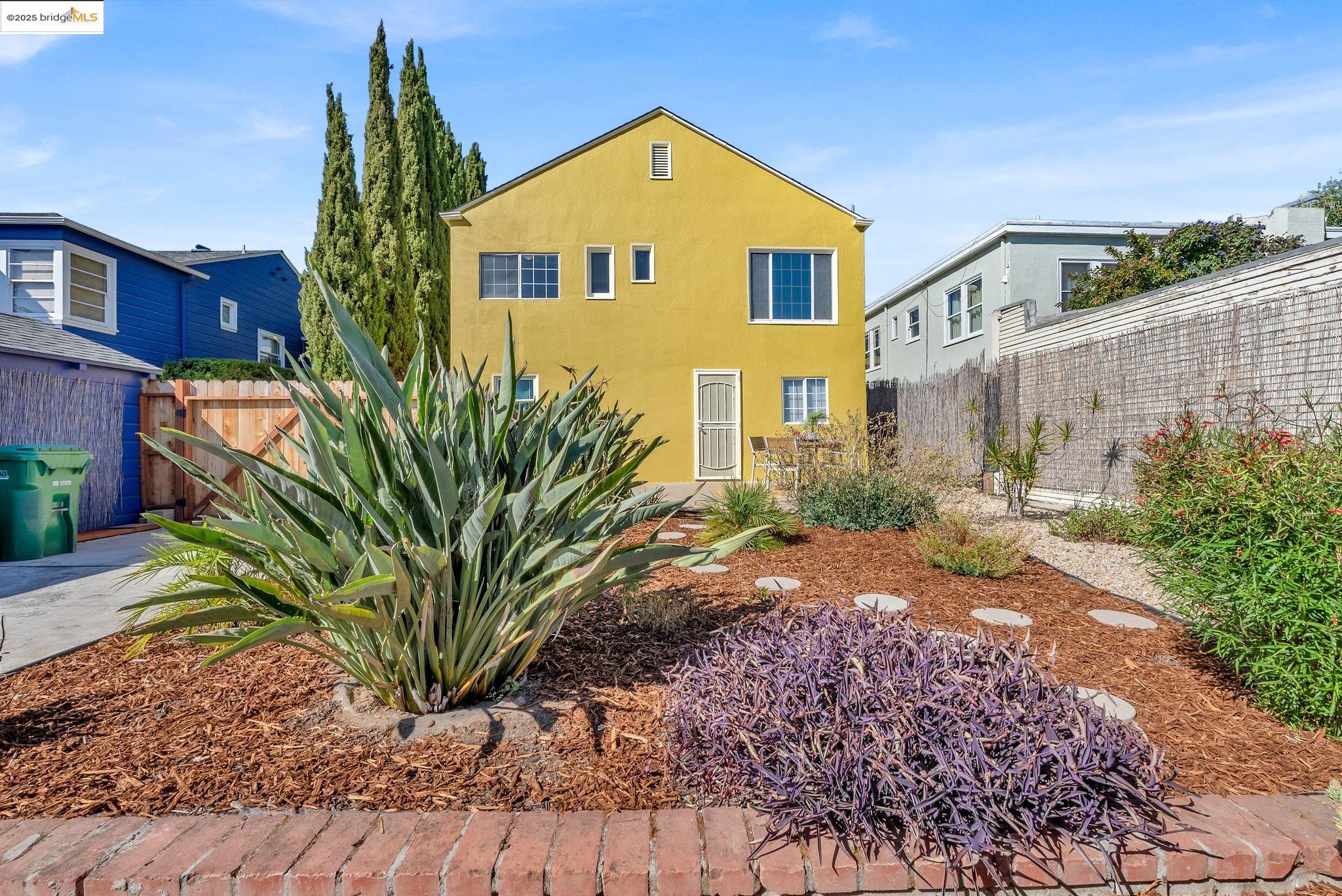 Detail Gallery Image 33 of 44 For 6141 Mauritania Ave, Oakland,  CA 94605 - 2 Beds | 1 Baths