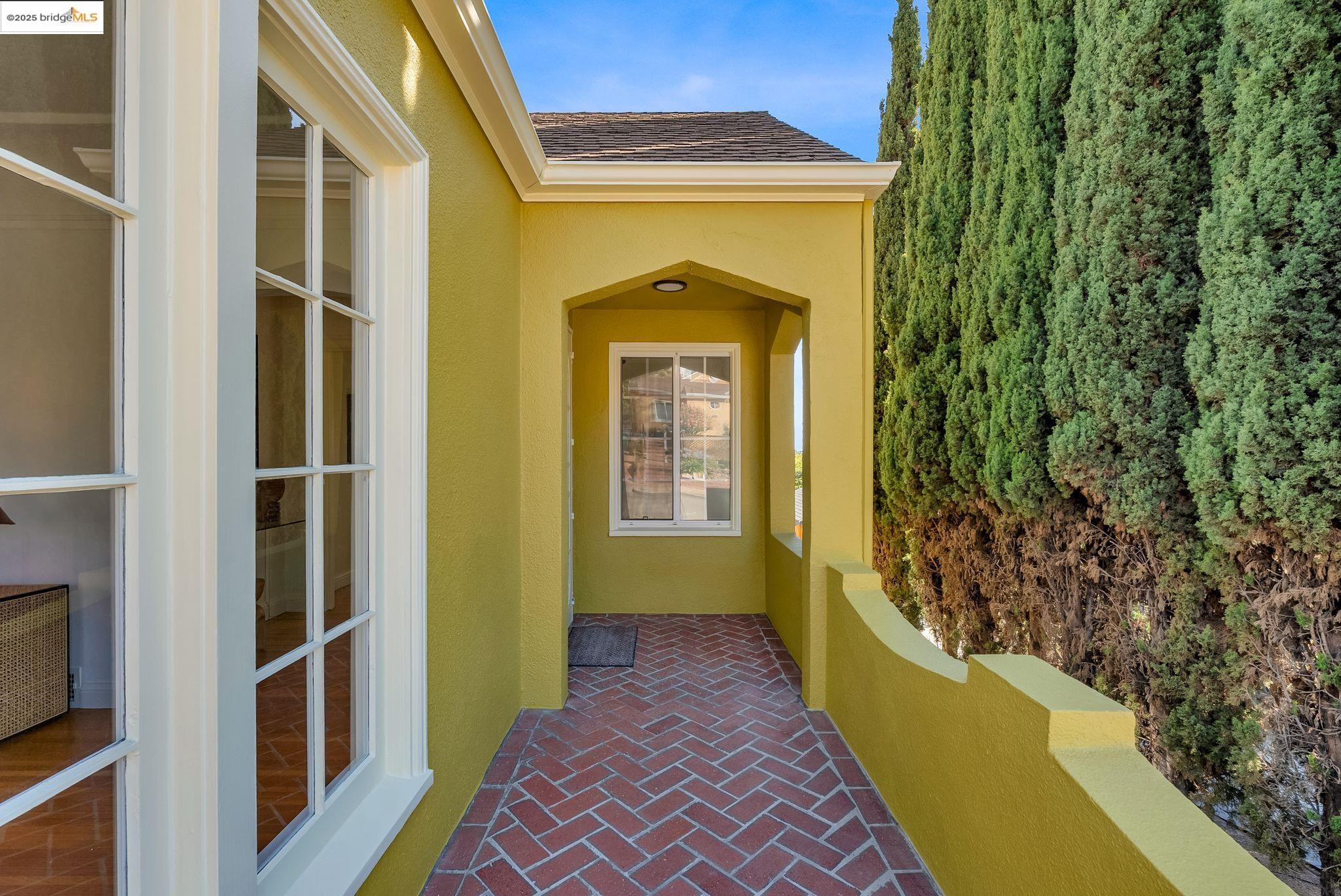 Detail Gallery Image 35 of 44 For 6141 Mauritania Ave, Oakland,  CA 94605 - 2 Beds | 1 Baths