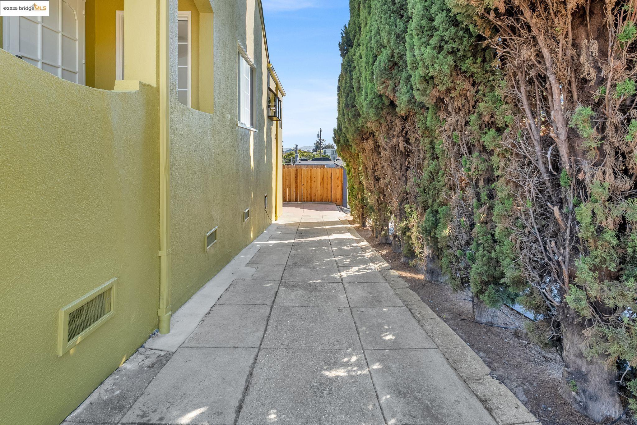 Detail Gallery Image 37 of 44 For 6141 Mauritania Ave, Oakland,  CA 94605 - 2 Beds | 1 Baths