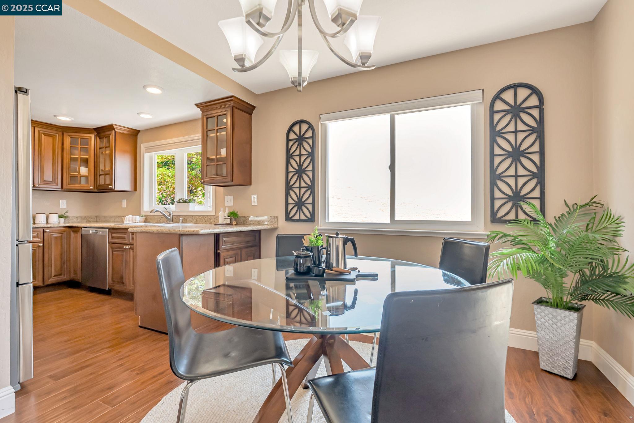 Detail Gallery Image 12 of 49 For 166 Encinal Pl, Pittsburg,  CA 94565 - 4 Beds | 2/1 Baths