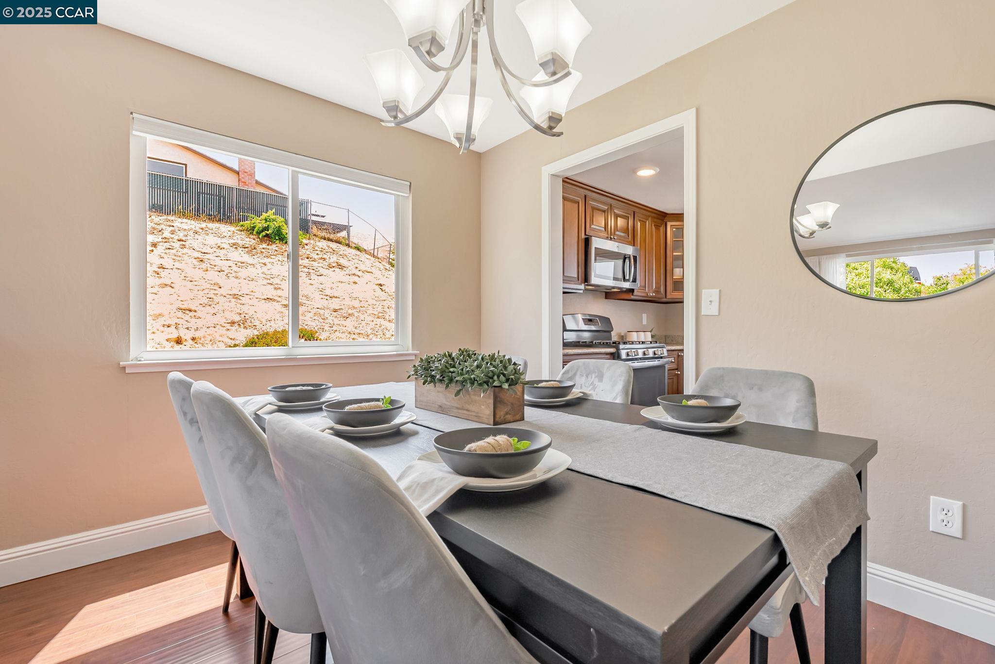Detail Gallery Image 15 of 49 For 166 Encinal Pl, Pittsburg,  CA 94565 - 4 Beds | 2/1 Baths