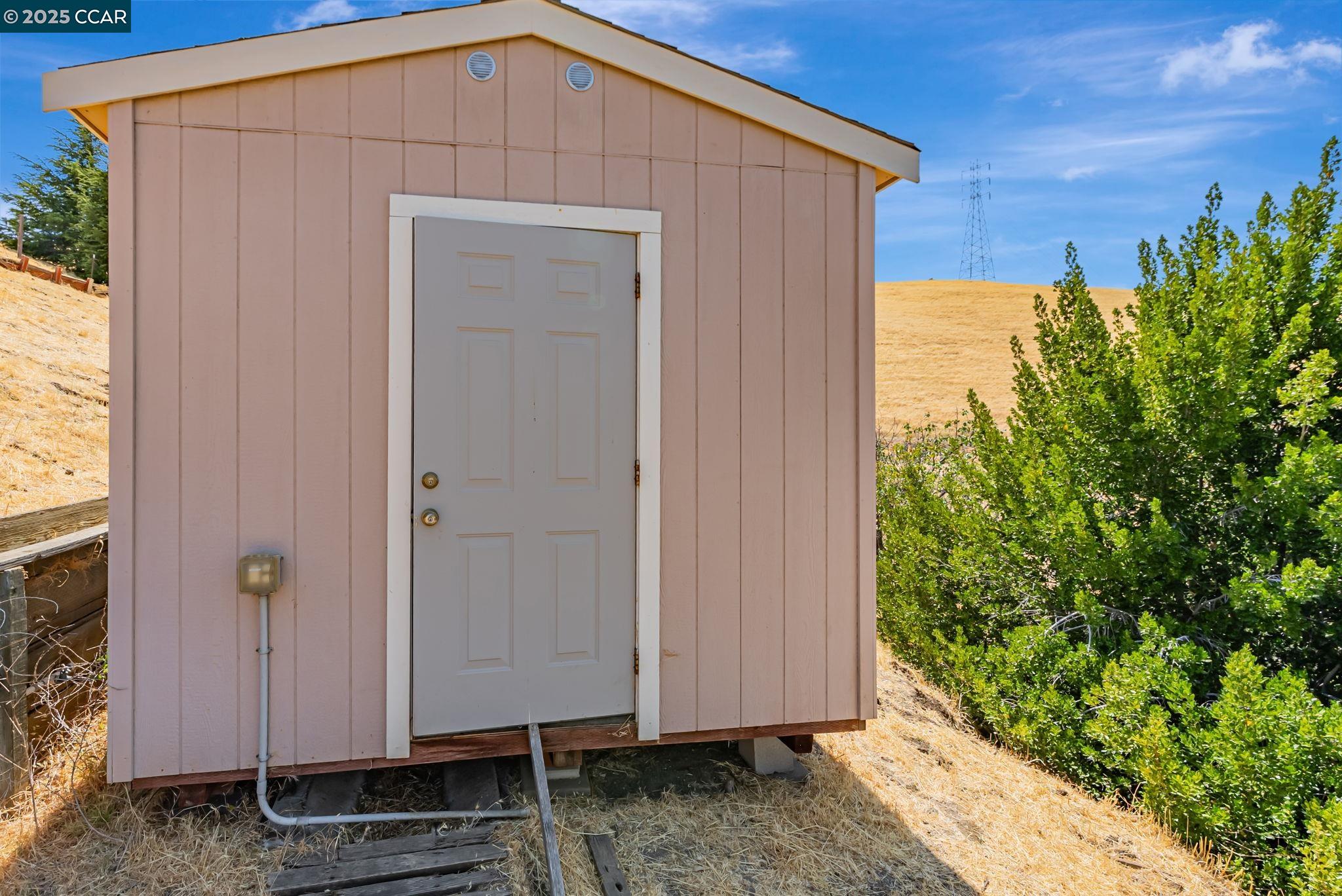 Detail Gallery Image 35 of 49 For 166 Encinal Pl, Pittsburg,  CA 94565 - 4 Beds | 2/1 Baths