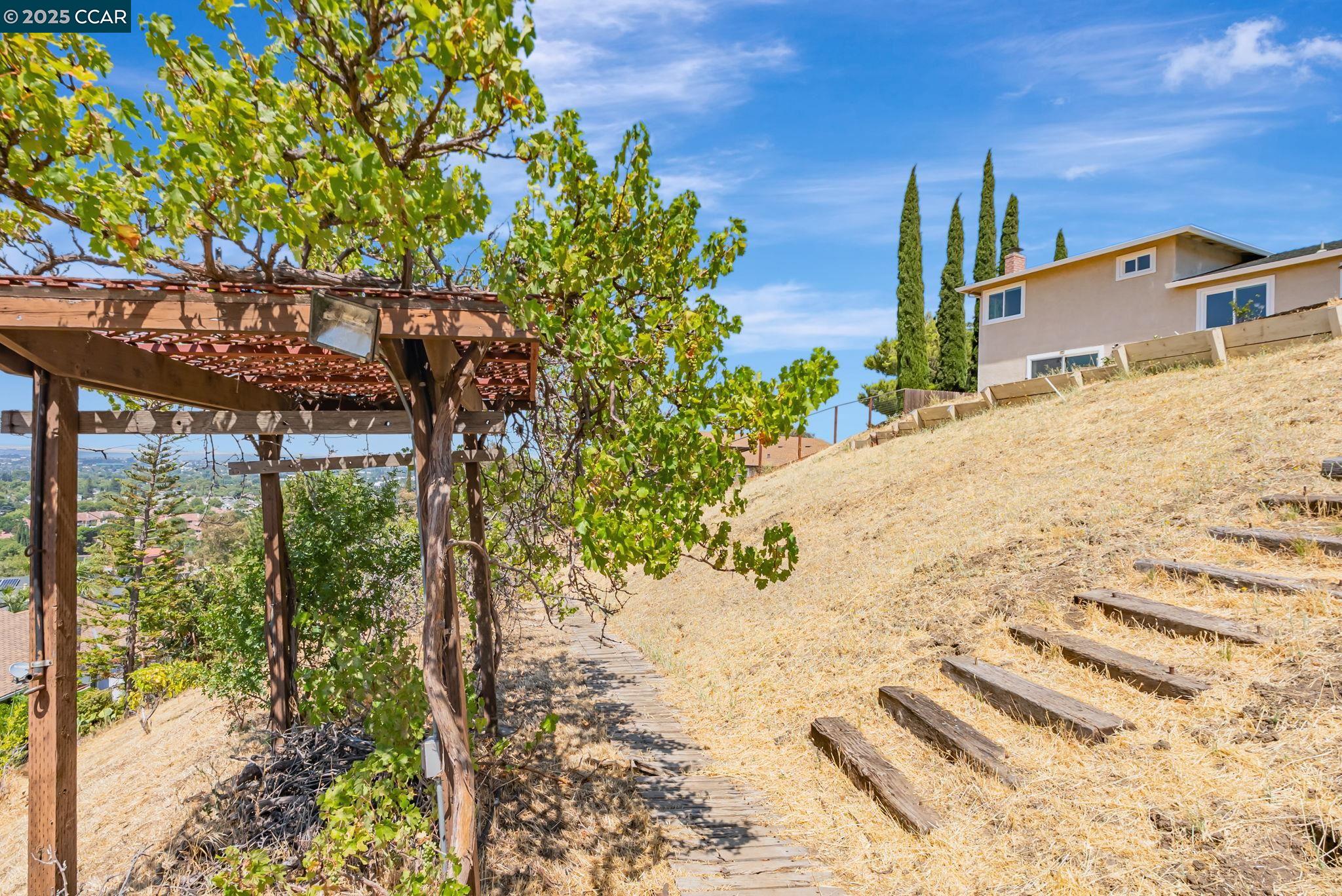 Detail Gallery Image 36 of 49 For 166 Encinal Pl, Pittsburg,  CA 94565 - 4 Beds | 2/1 Baths