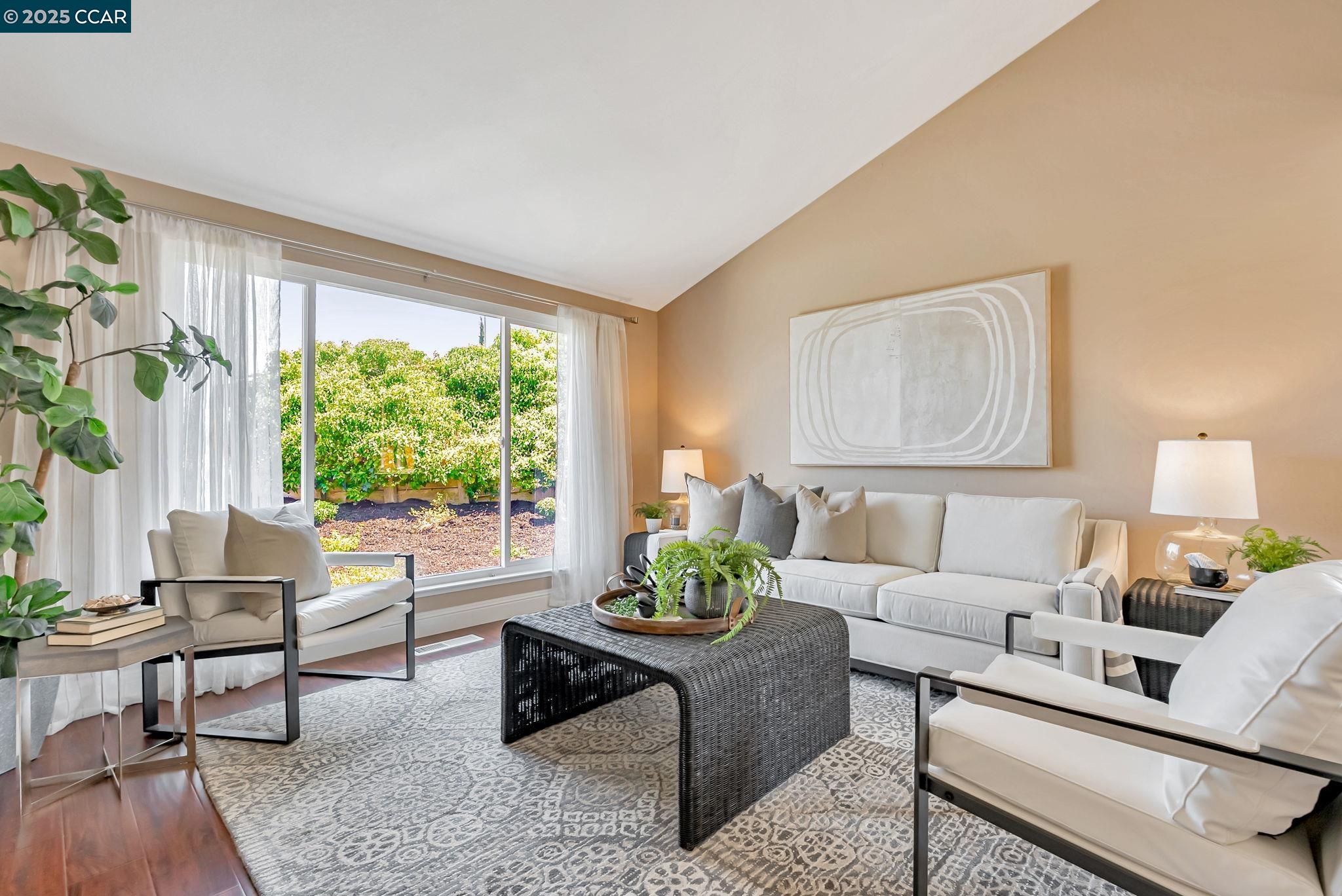 Detail Gallery Image 6 of 49 For 166 Encinal Pl, Pittsburg,  CA 94565 - 4 Beds | 2/1 Baths