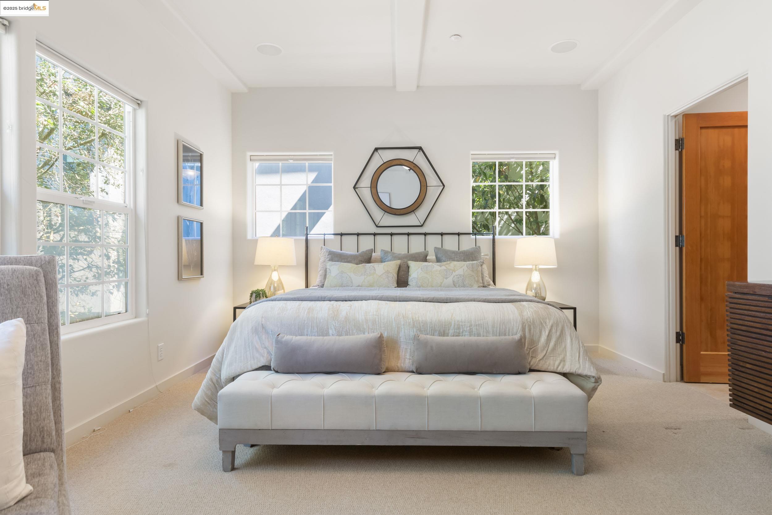 Detail Gallery Image 24 of 36 For 50 Pine Hills Ct, Oakland,  CA 94611 - 4 Beds | 3/1 Baths