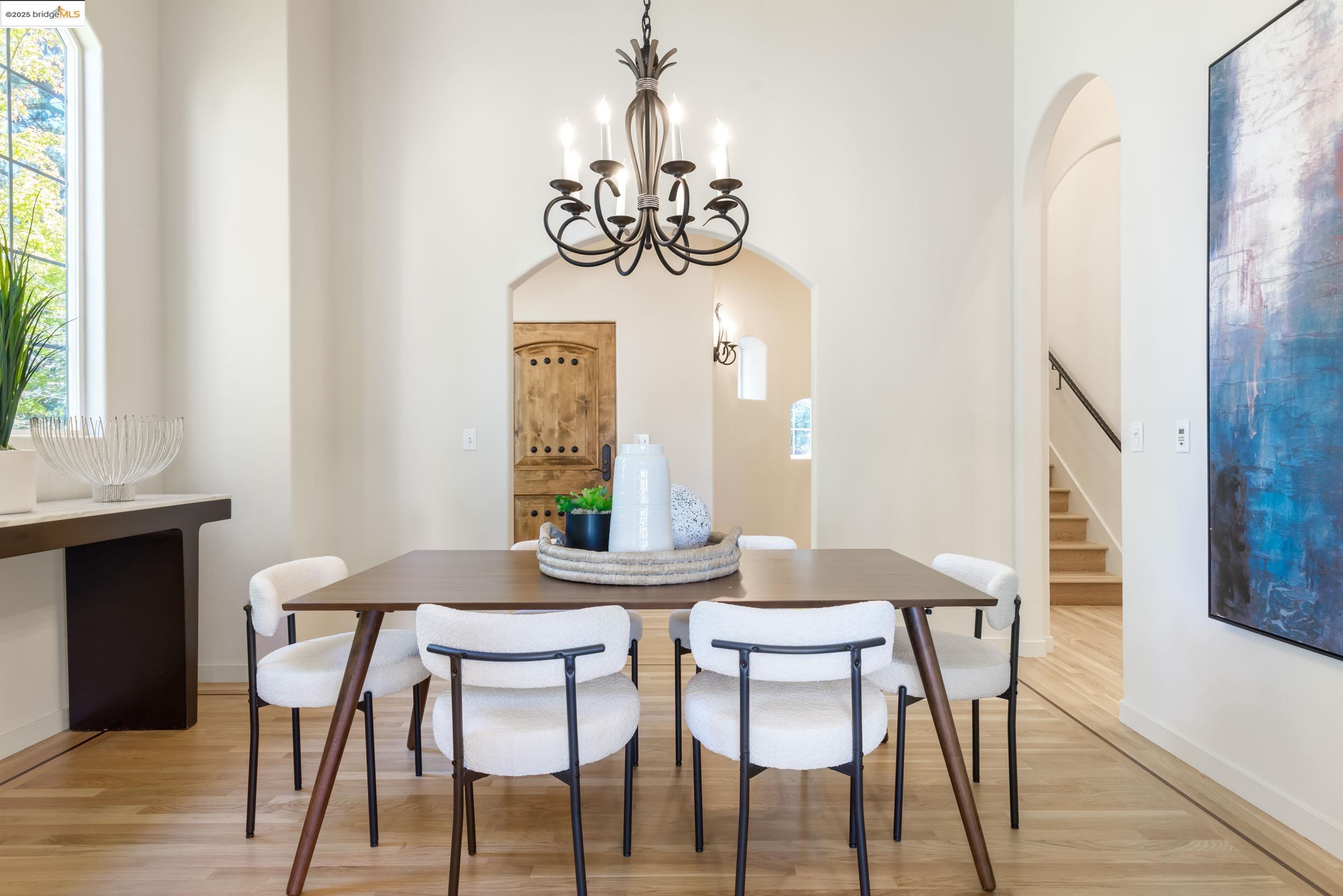 Detail Gallery Image 7 of 36 For 50 Pine Hills Ct, Oakland,  CA 94611 - 4 Beds | 3/1 Baths