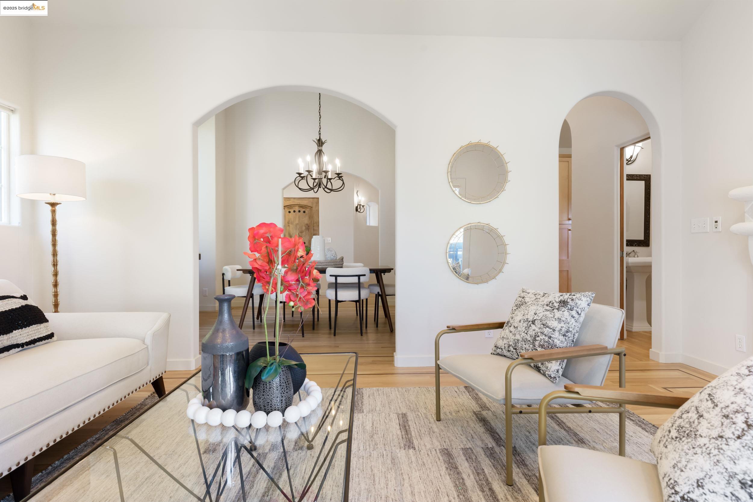 Detail Gallery Image 8 of 36 For 50 Pine Hills Ct, Oakland,  CA 94611 - 4 Beds | 3/1 Baths