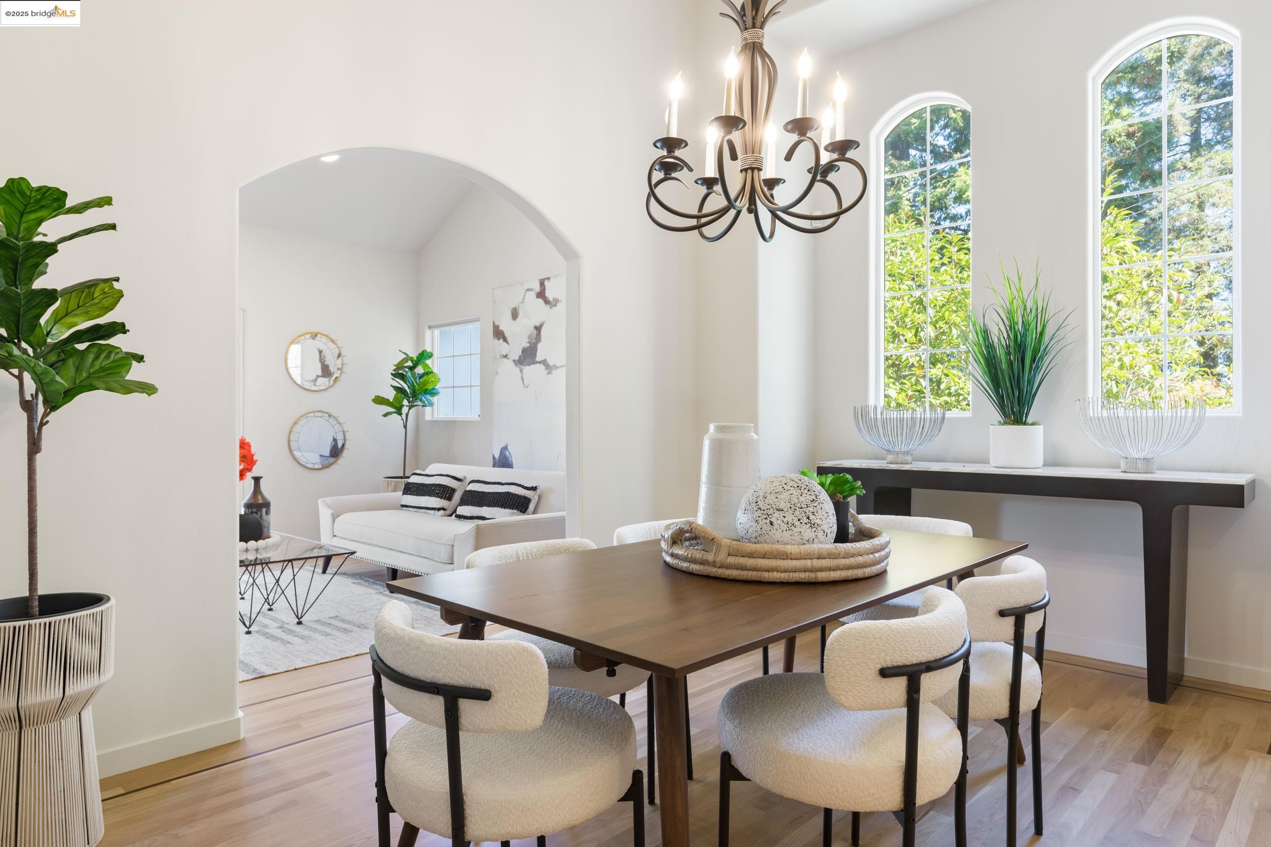 Detail Gallery Image 9 of 36 For 50 Pine Hills Ct, Oakland,  CA 94611 - 4 Beds | 3/1 Baths