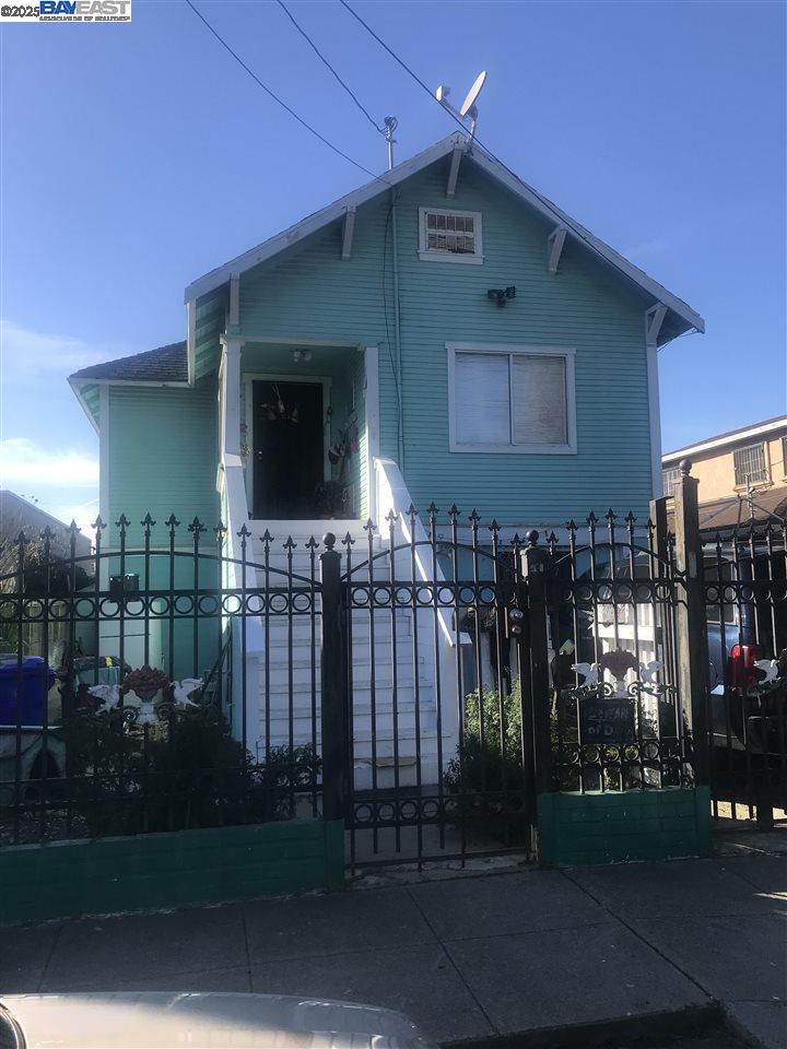 Detail Gallery Image 1 of 14 For 619 2nd St, Richmond,  CA 94801 - – Beds | – Baths