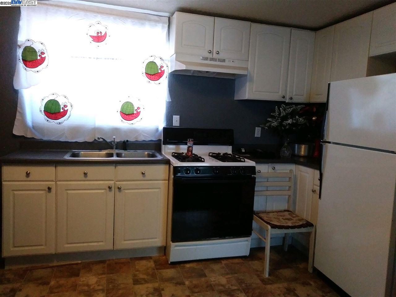 Detail Gallery Image 4 of 14 For 619 2nd St, Richmond,  CA 94801 - – Beds | – Baths