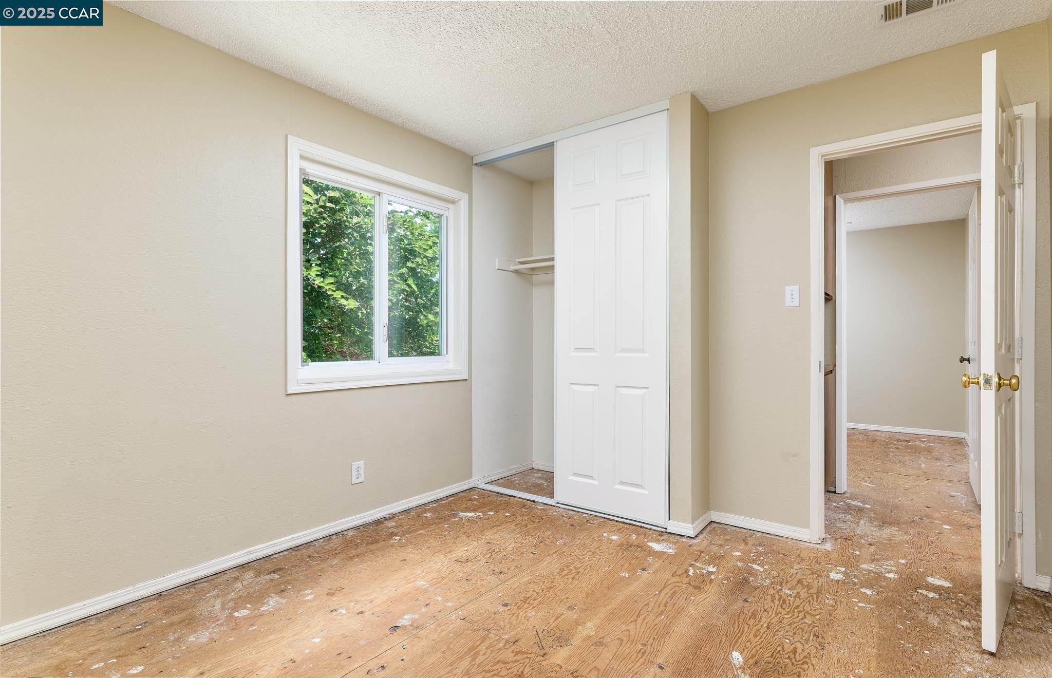 Detail Gallery Image 13 of 21 For 1728 Linden Pl, Antioch,  CA 94509 - 4 Beds | 2/1 Baths