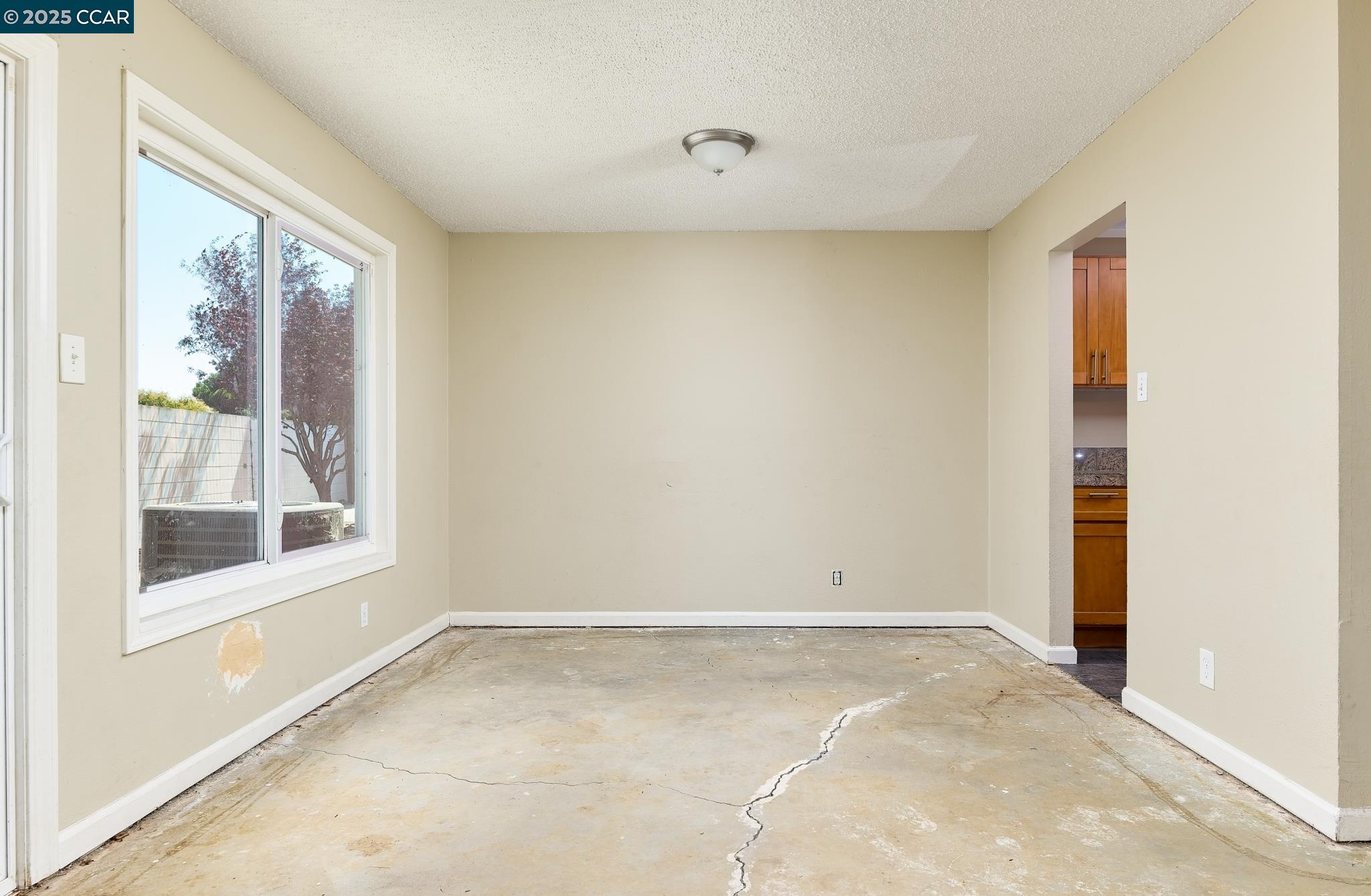 Detail Gallery Image 14 of 21 For 1728 Linden Pl, Antioch,  CA 94509 - 4 Beds | 2/1 Baths