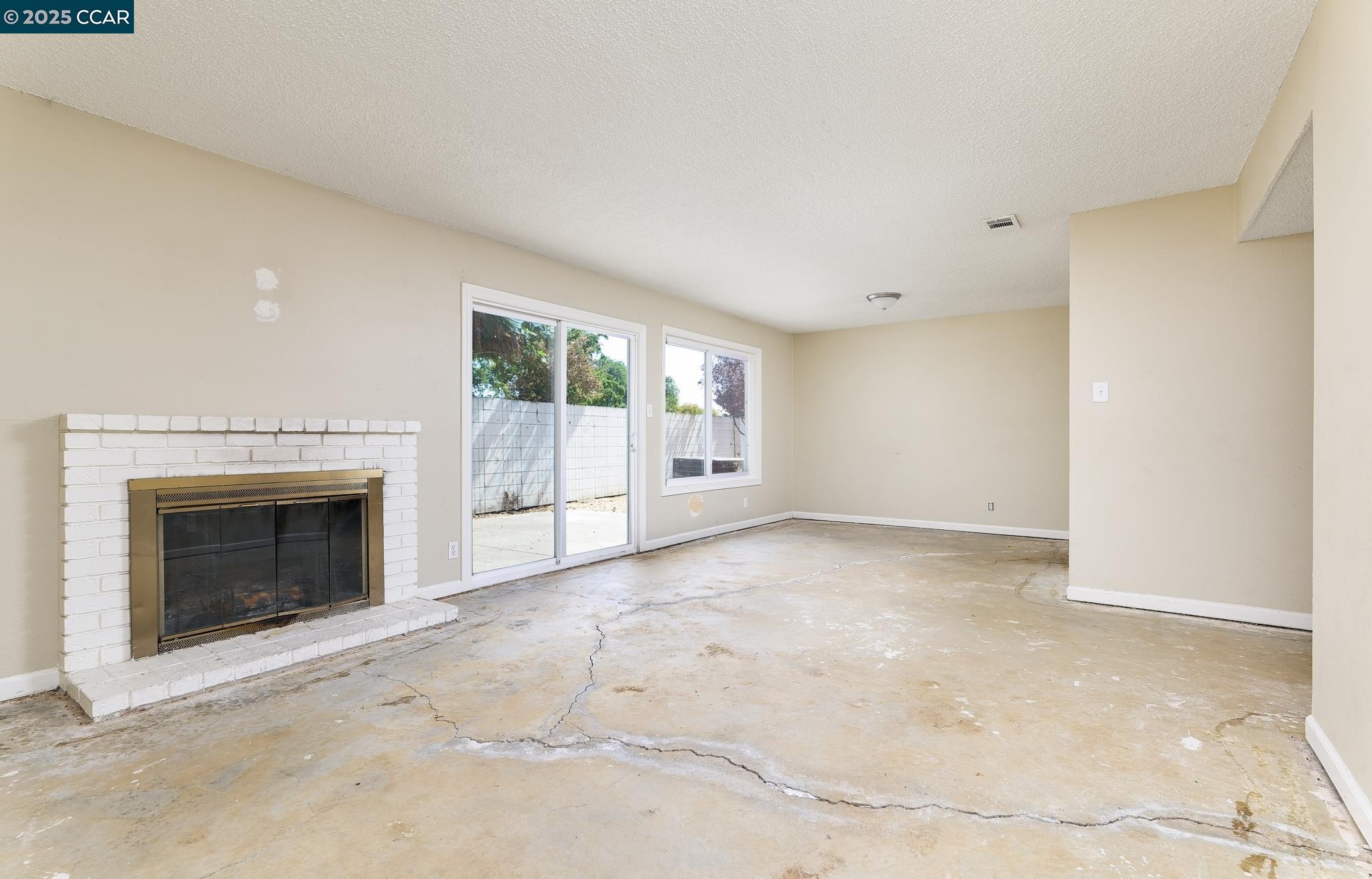 Detail Gallery Image 5 of 21 For 1728 Linden Pl, Antioch,  CA 94509 - 4 Beds | 2/1 Baths