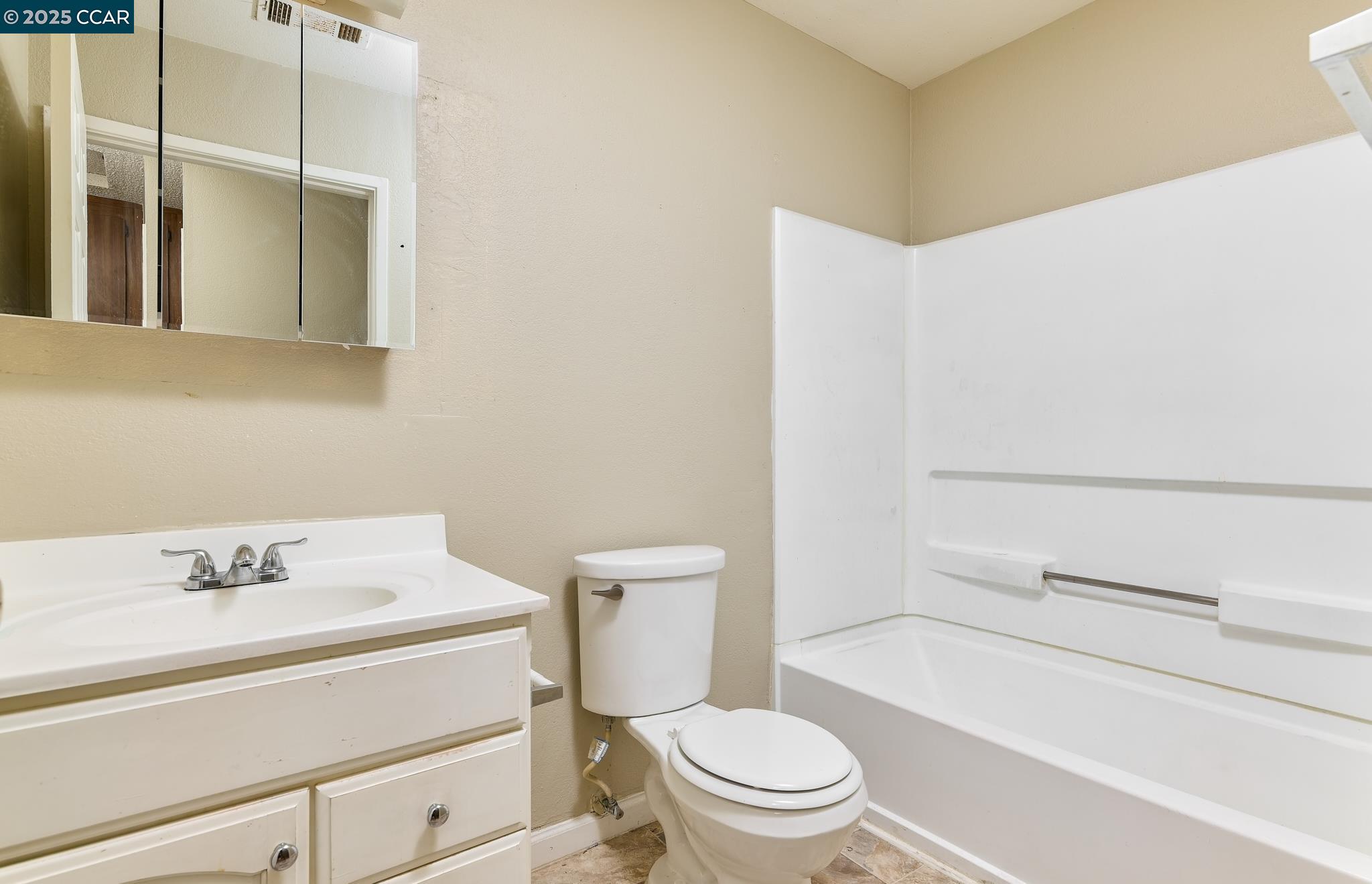 Detail Gallery Image 8 of 21 For 1728 Linden Pl, Antioch,  CA 94509 - 4 Beds | 2/1 Baths