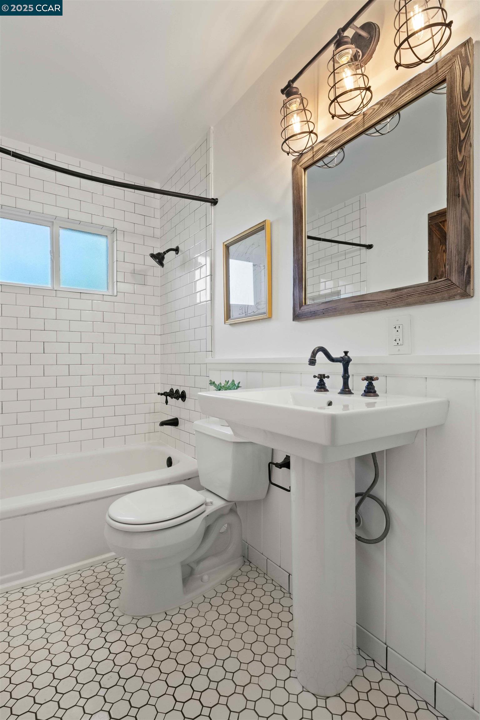 Detail Gallery Image 14 of 25 For 3319 Sweet Dr, Lafayette,  CA 94549 - 3 Beds | 1/1 Baths