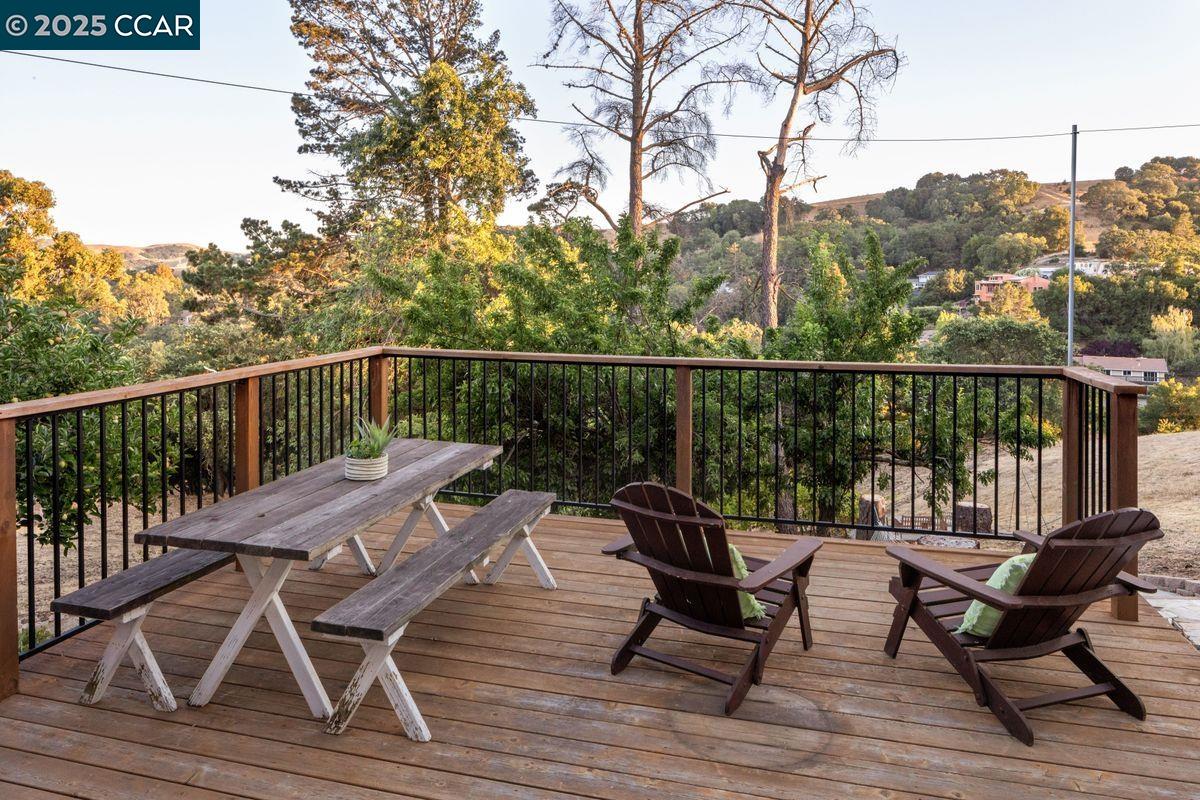 Detail Gallery Image 19 of 25 For 3319 Sweet Dr, Lafayette,  CA 94549 - 3 Beds | 1/1 Baths