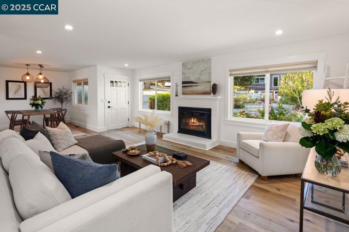 Detail Gallery Image 3 of 25 For 3319 Sweet Dr, Lafayette,  CA 94549 - 3 Beds | 1/1 Baths