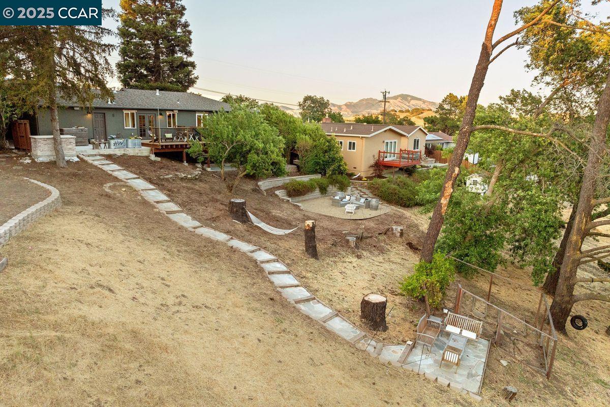 Detail Gallery Image 22 of 25 For 3319 Sweet Dr, Lafayette,  CA 94549 - 3 Beds | 1/1 Baths