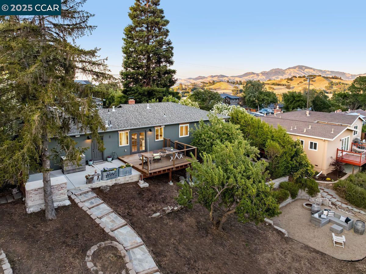 Detail Gallery Image 24 of 25 For 3319 Sweet Dr, Lafayette,  CA 94549 - 3 Beds | 1/1 Baths