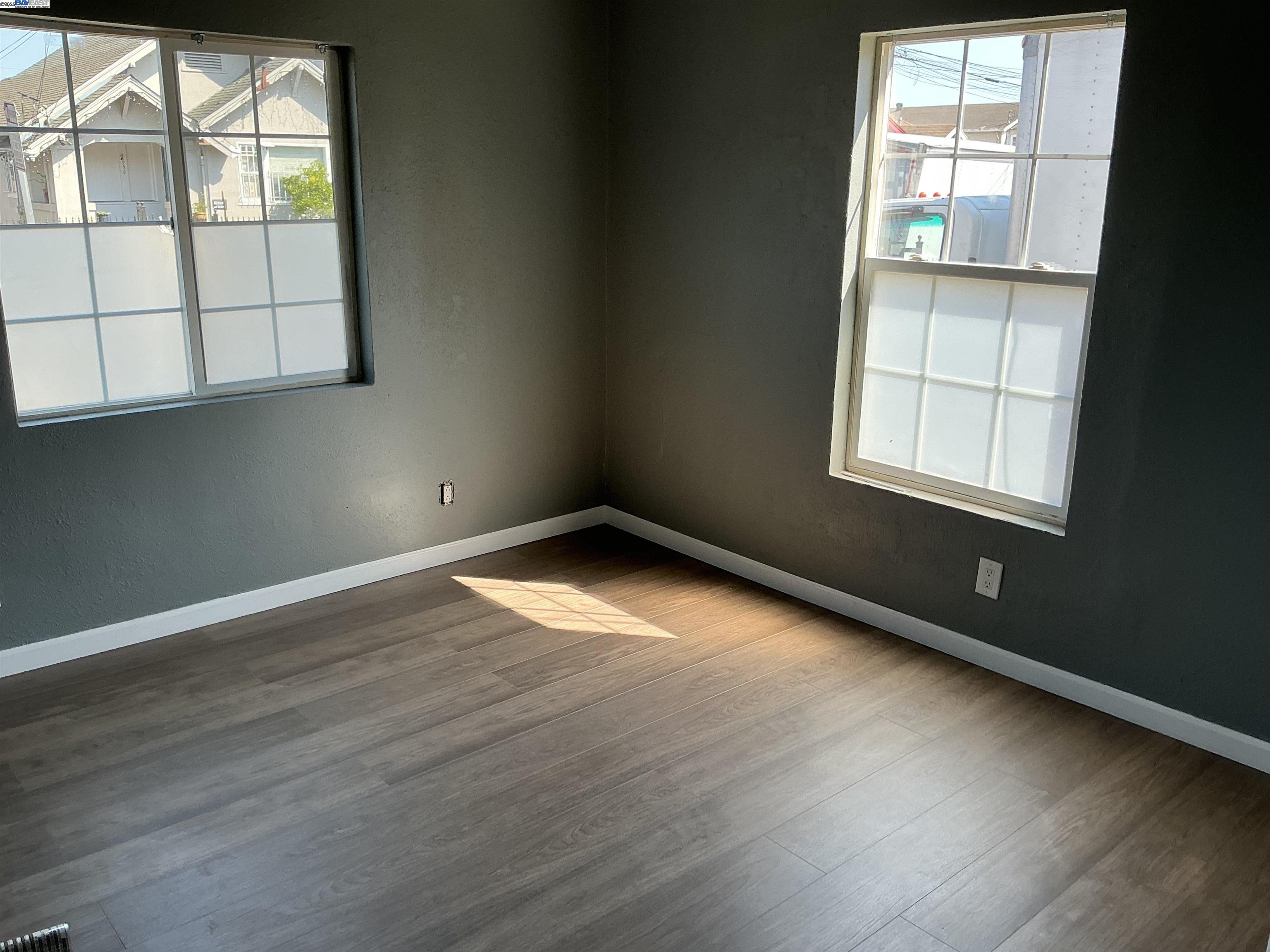 Detail Gallery Image 5 of 11 For 1673 51st Ave, Oakland,  CA 94601 - 3 Beds | 1 Baths