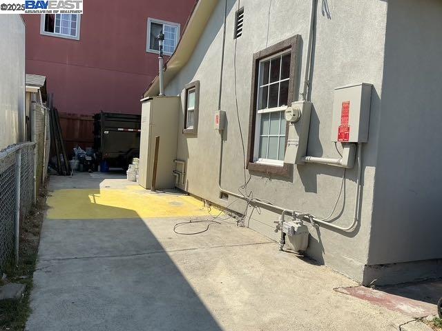 Detail Gallery Image 9 of 11 For 1673 51st Ave, Oakland,  CA 94601 - 3 Beds | 1 Baths