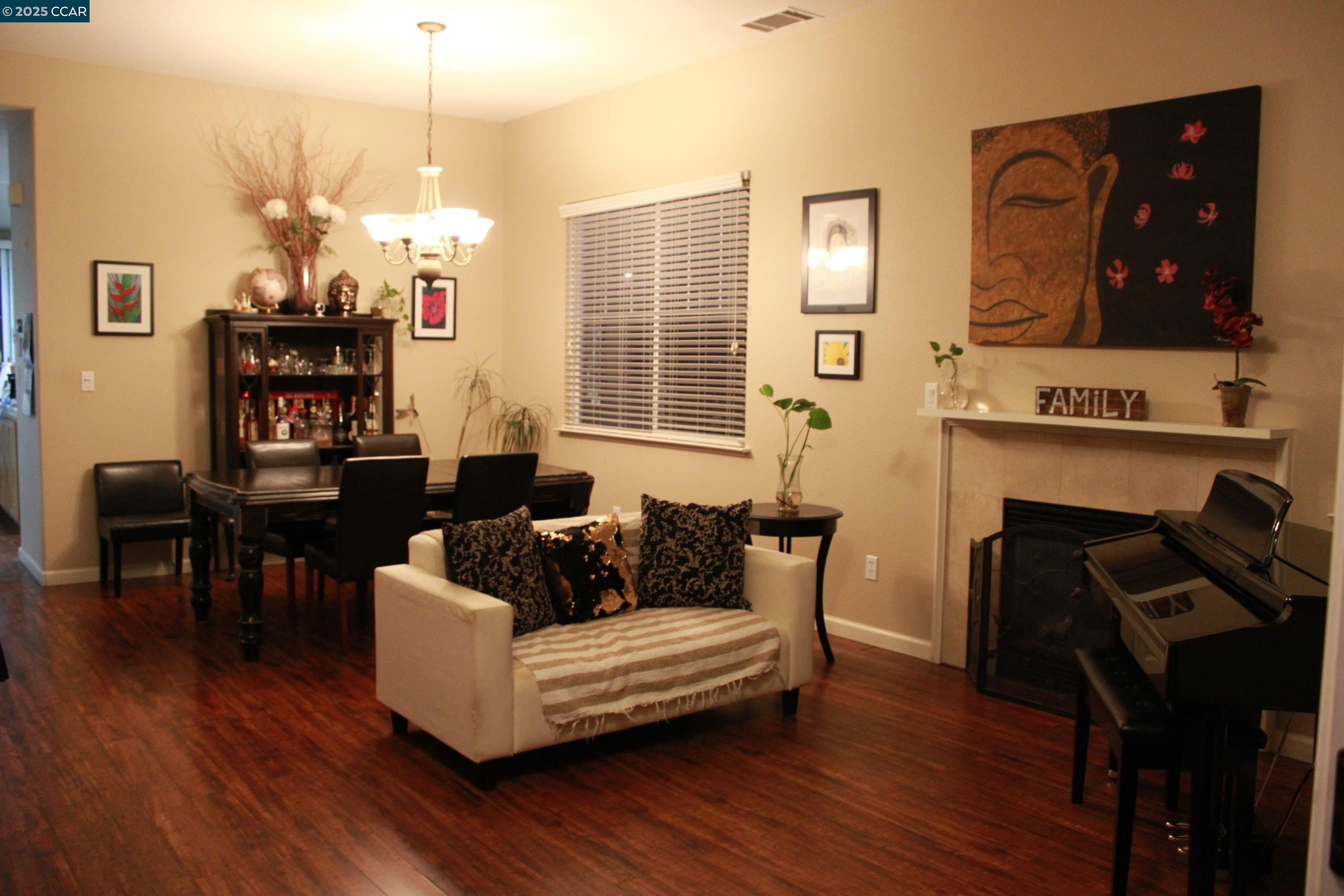 Detail Gallery Image 4 of 20 For 100 Copper Beech Gln, Hercules,  CA 94547 - 5 Beds | 3 Baths