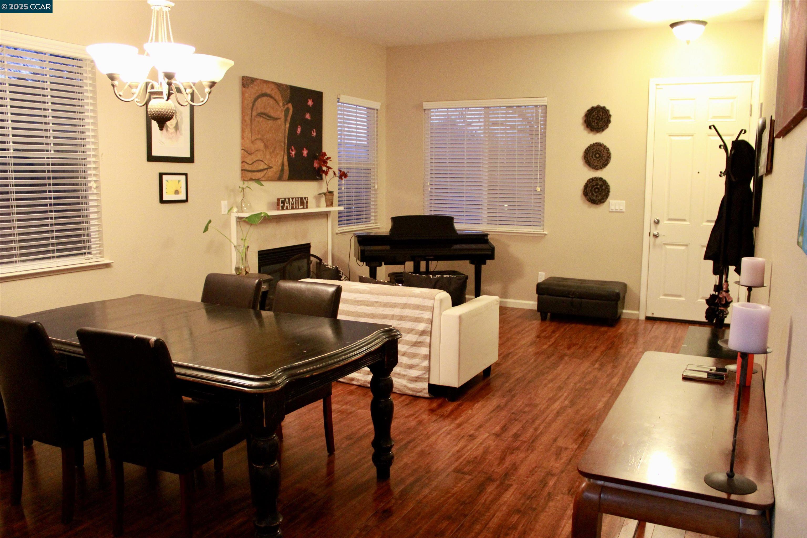 Detail Gallery Image 5 of 20 For 100 Copper Beech Gln, Hercules,  CA 94547 - 5 Beds | 3 Baths