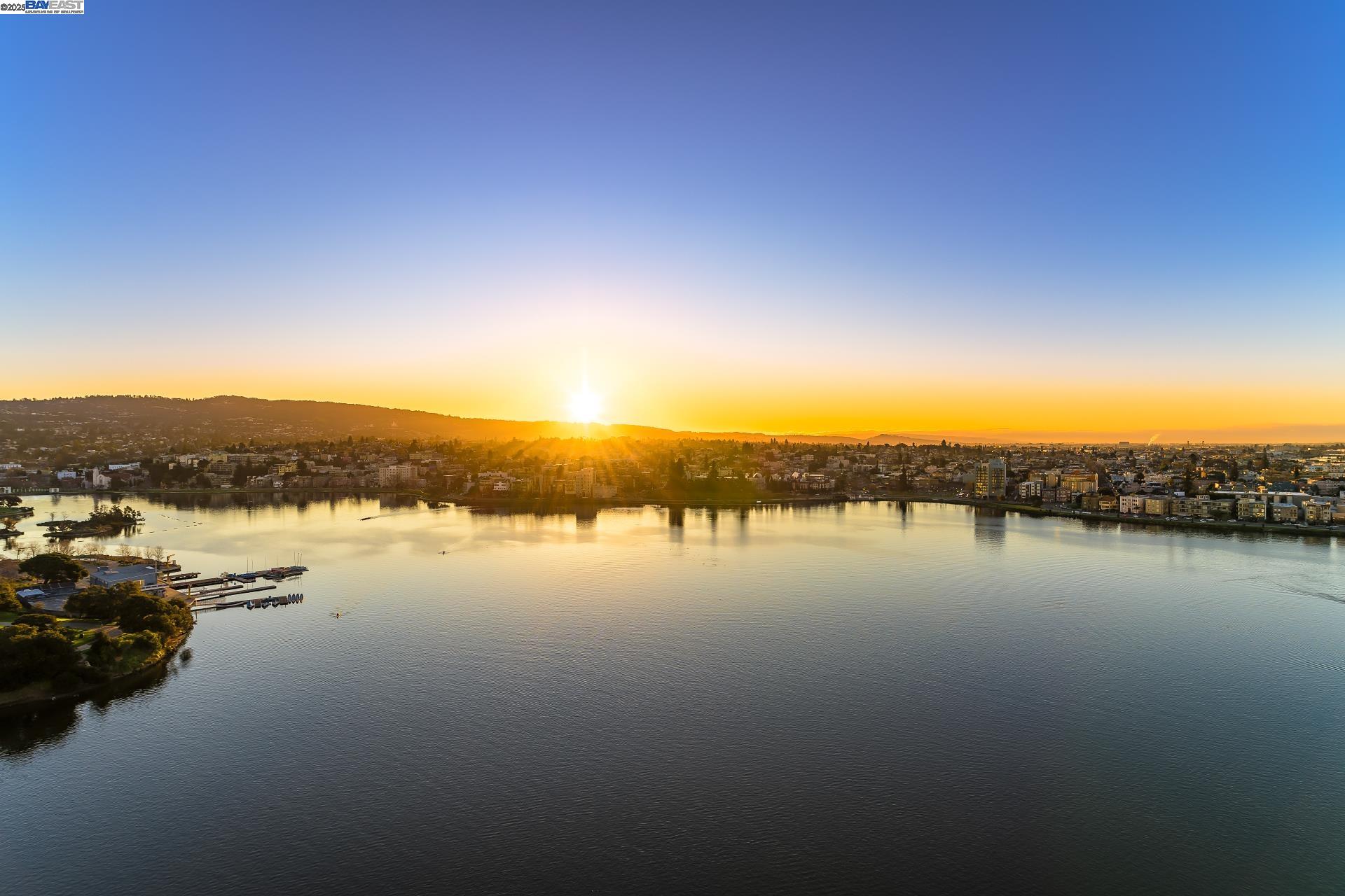 Detail Gallery Image 11 of 60 For 1 Lakeside Dr #1806,  Oakland,  CA 94612 - 1 Beds | 1 Baths