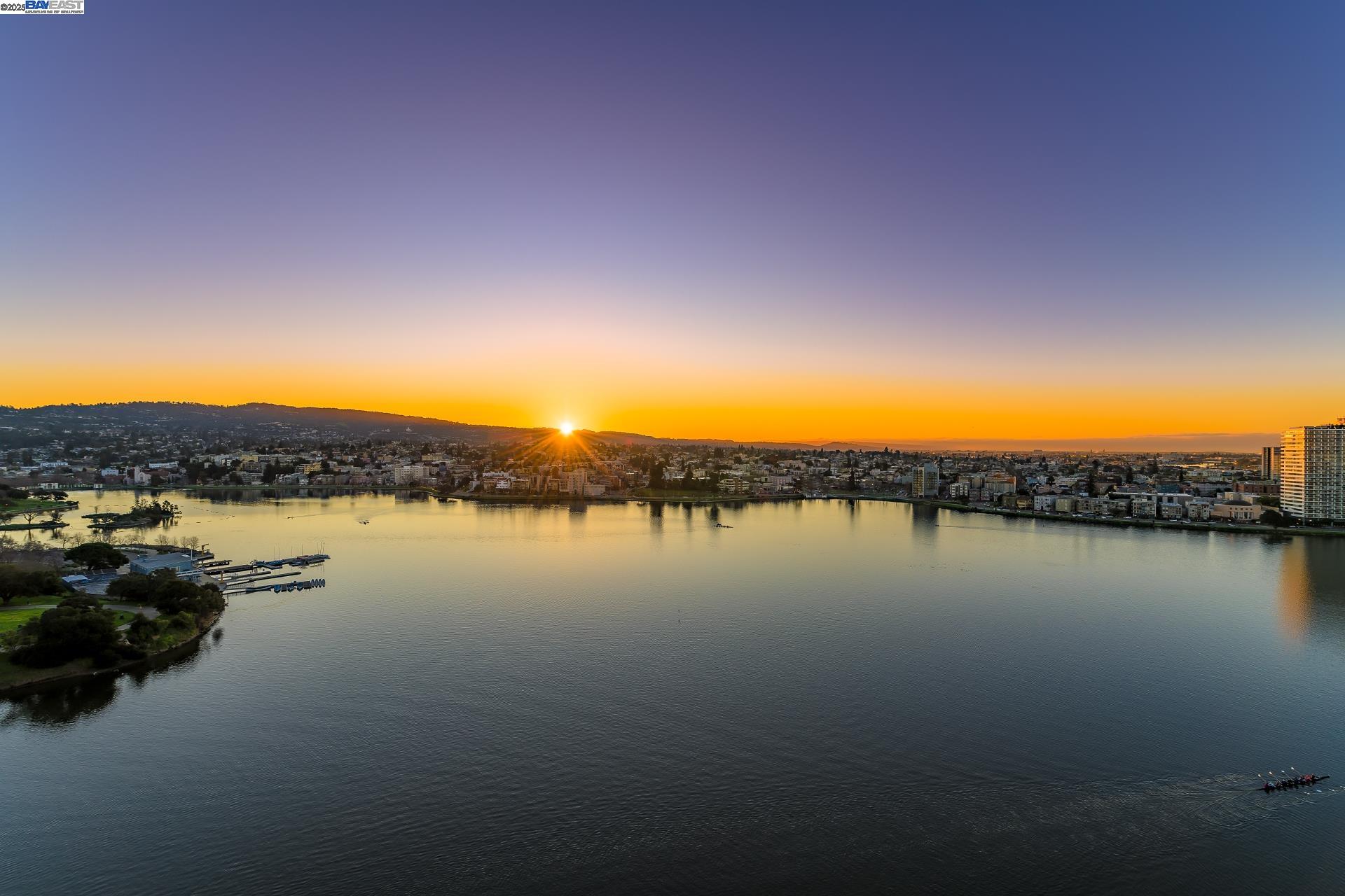 Detail Gallery Image 12 of 60 For 1 Lakeside Dr #1806,  Oakland,  CA 94612 - 1 Beds | 1 Baths