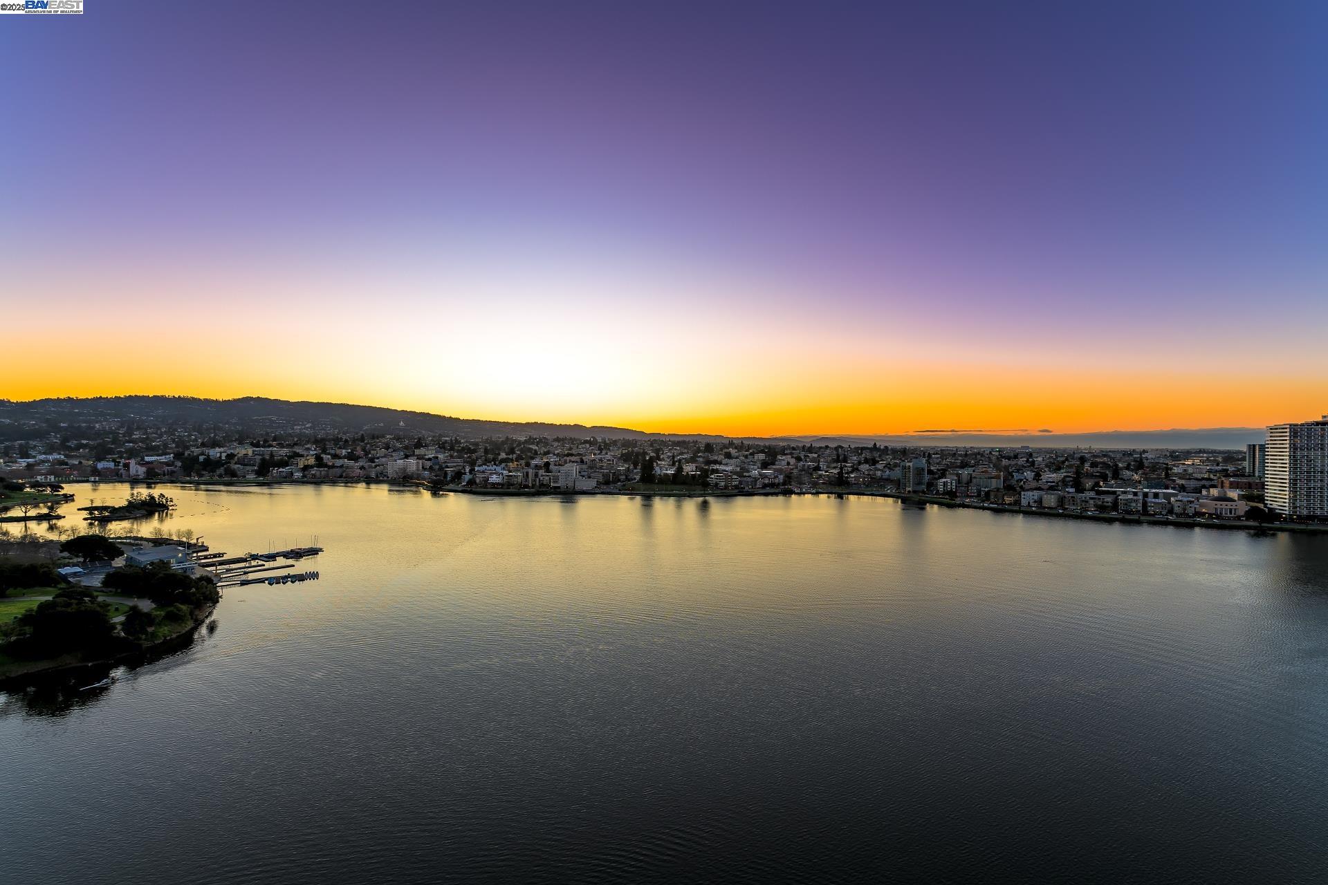Detail Gallery Image 14 of 60 For 1 Lakeside Dr #1806,  Oakland,  CA 94612 - 1 Beds | 1 Baths